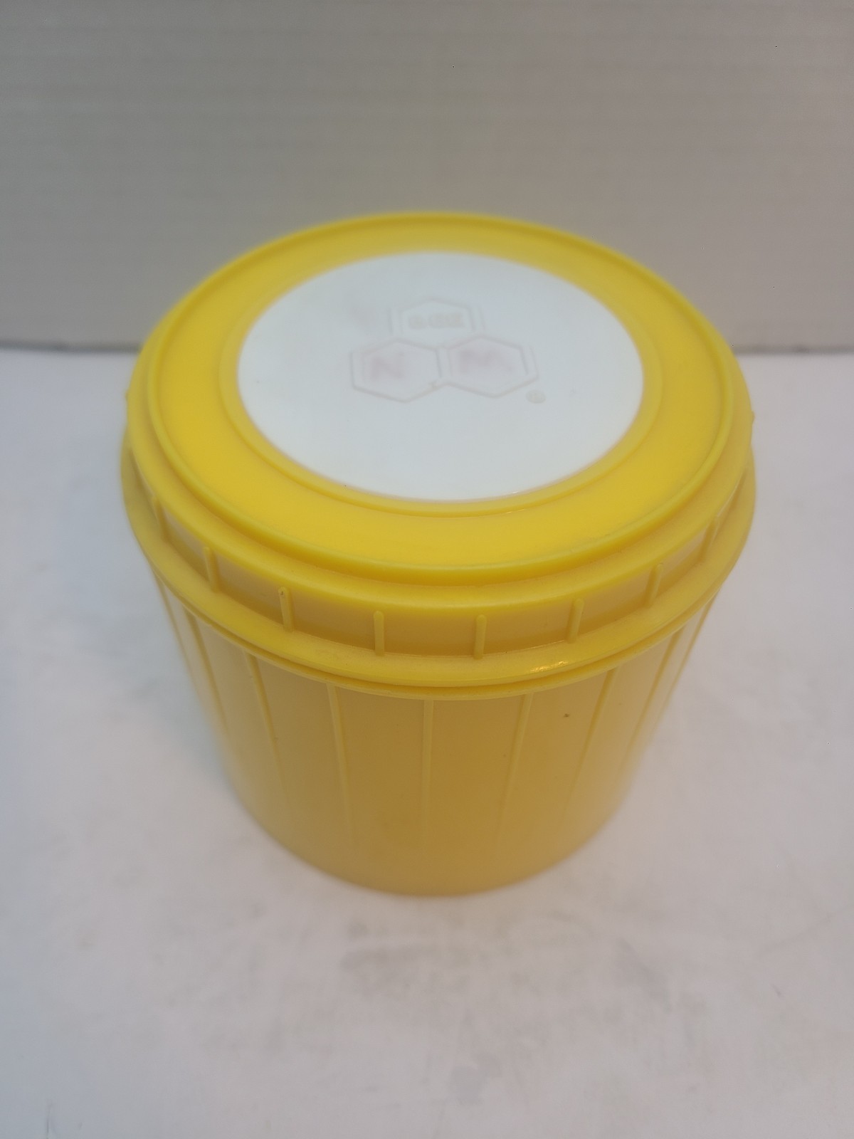 Bee Plastics 1 Cup Capacity Plastic Food Storage Container L530 Yellow W/Lid Vtg