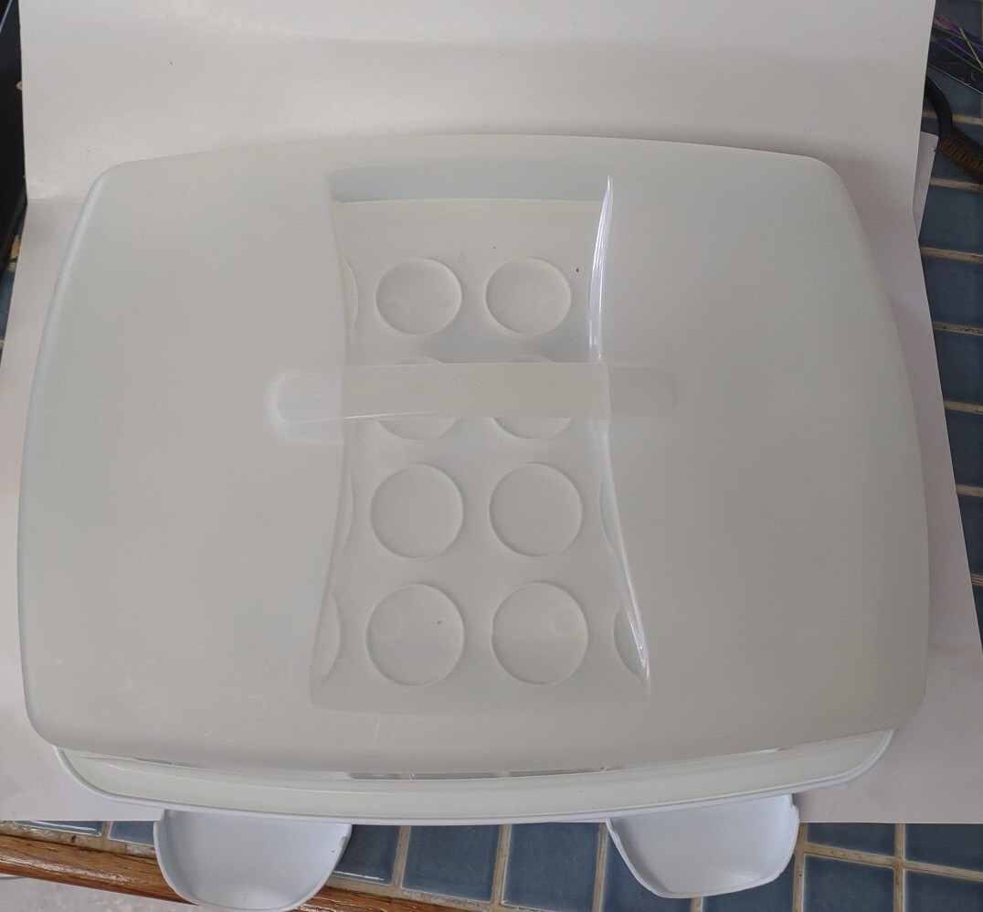 Wilton Ultimate 3 in 1 Caddy Cupcake Cake Holder Carrier Tote 18x14x5.5 Baking