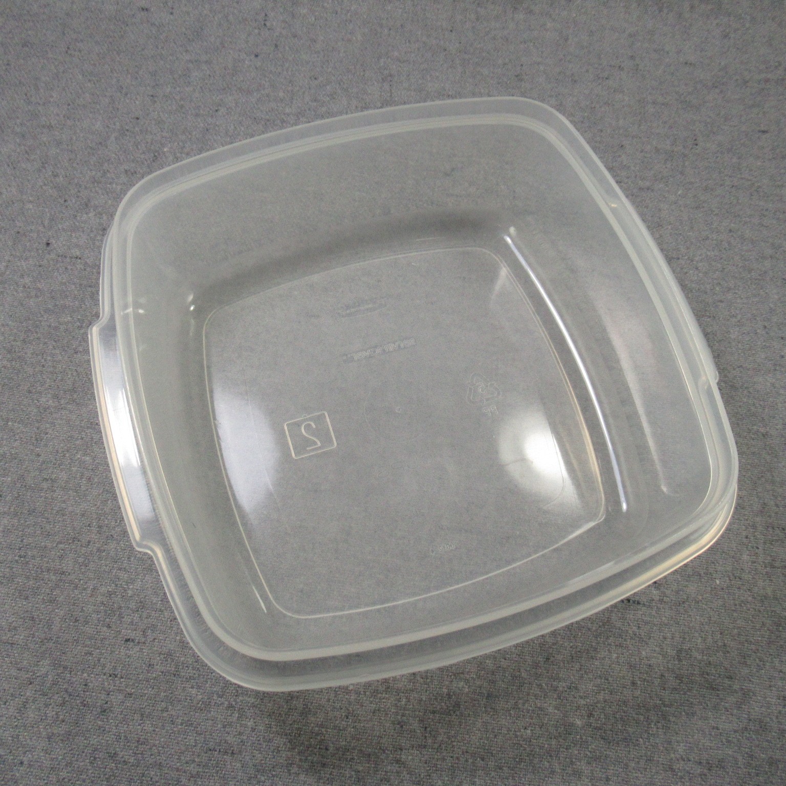 Rubbermaid Servin Saver Storage Container Square Almond # 2 5 Cups