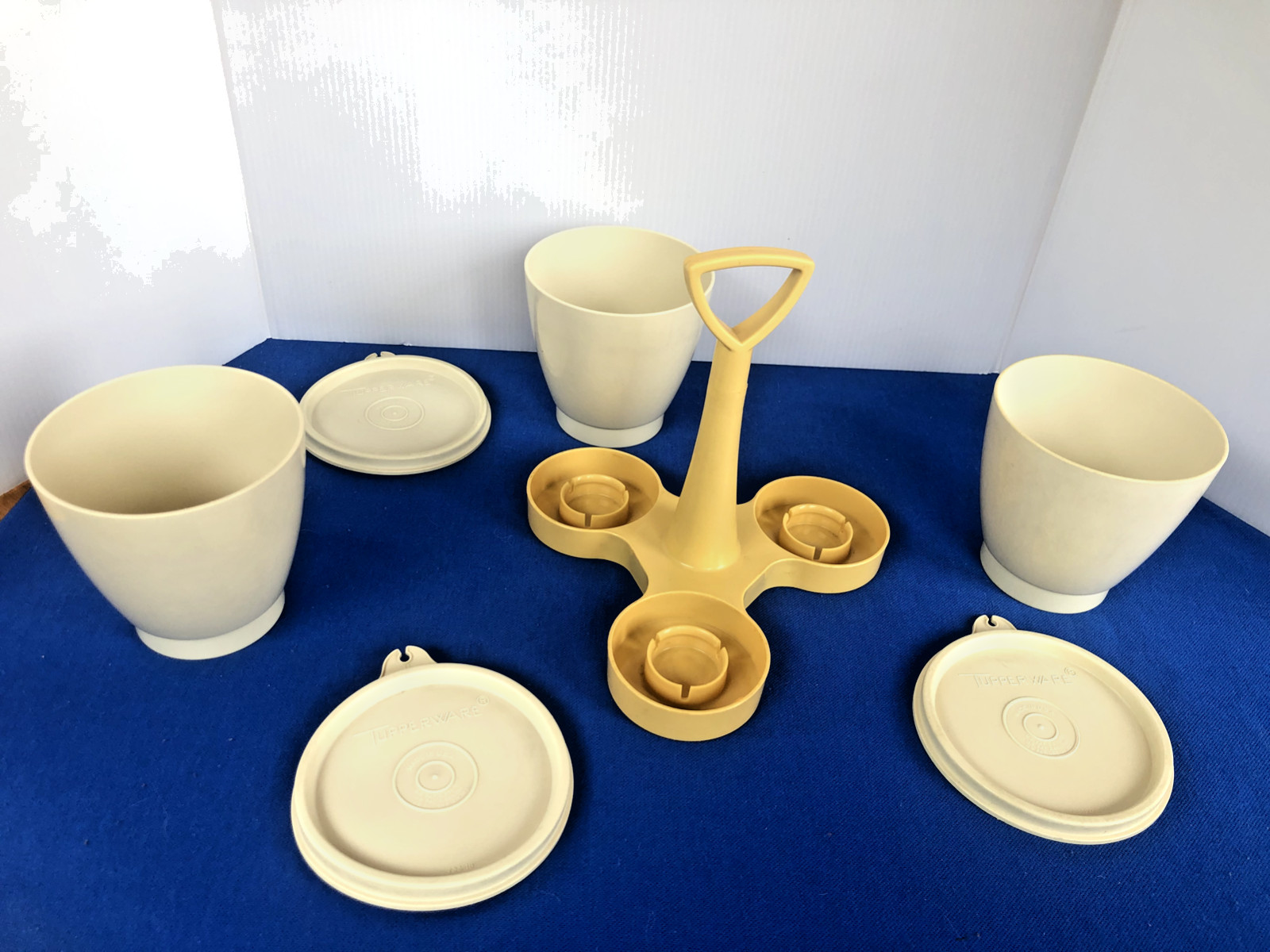 VINTAGE TUPPERWARE Condiment Serving Triple Caddy Handle Removable Bowls & Lids