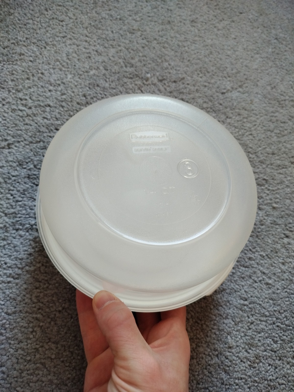 (2) Rubbermaid #3 Servin’ 1.4 QT Round #3 & #9 Lids 6.75″x6.75″x2.75″ Scratches