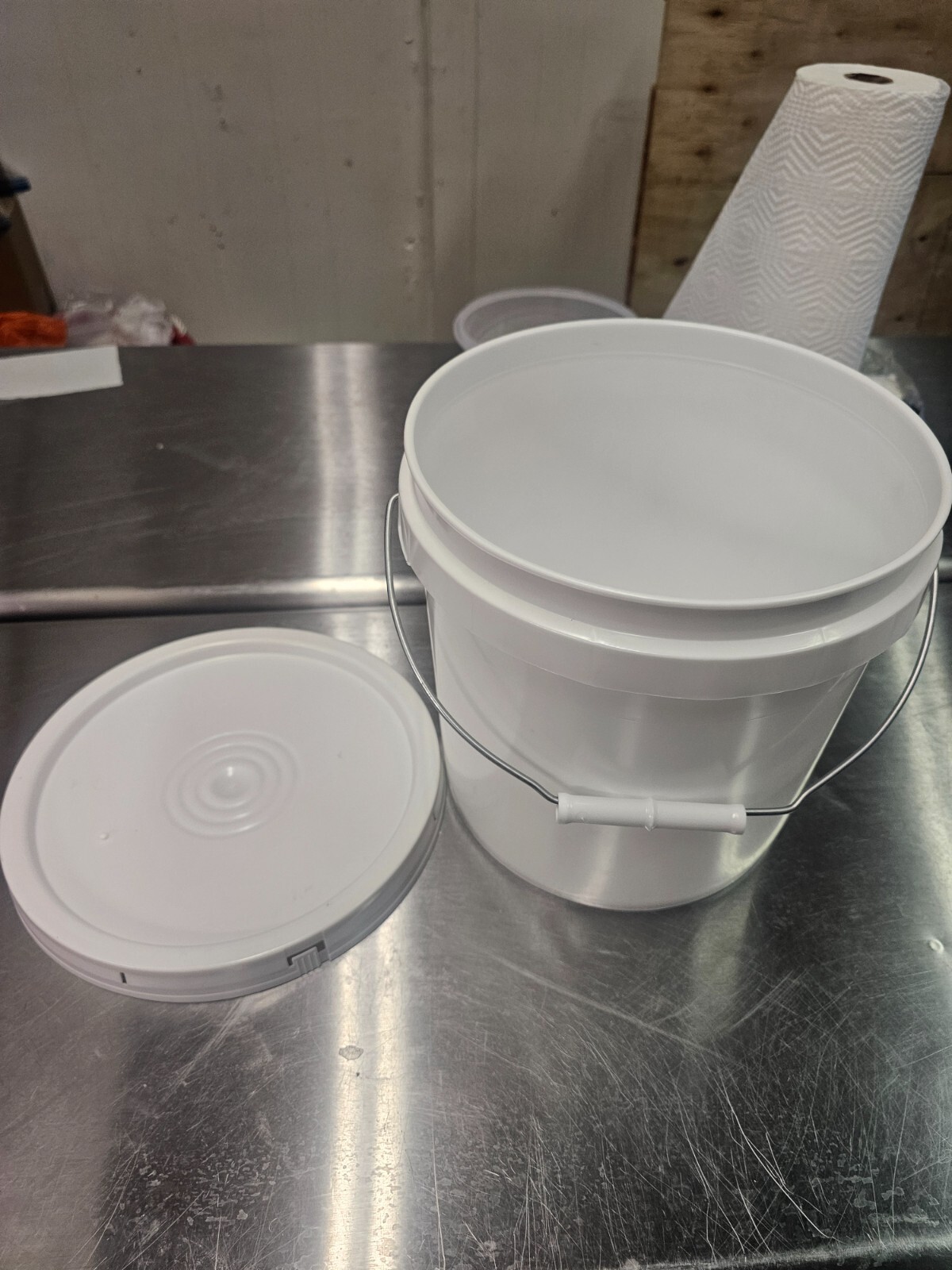 2 Gallon Food Grade White Bucket with Gamma Seal Lid 2.0 Bundle Free Ship