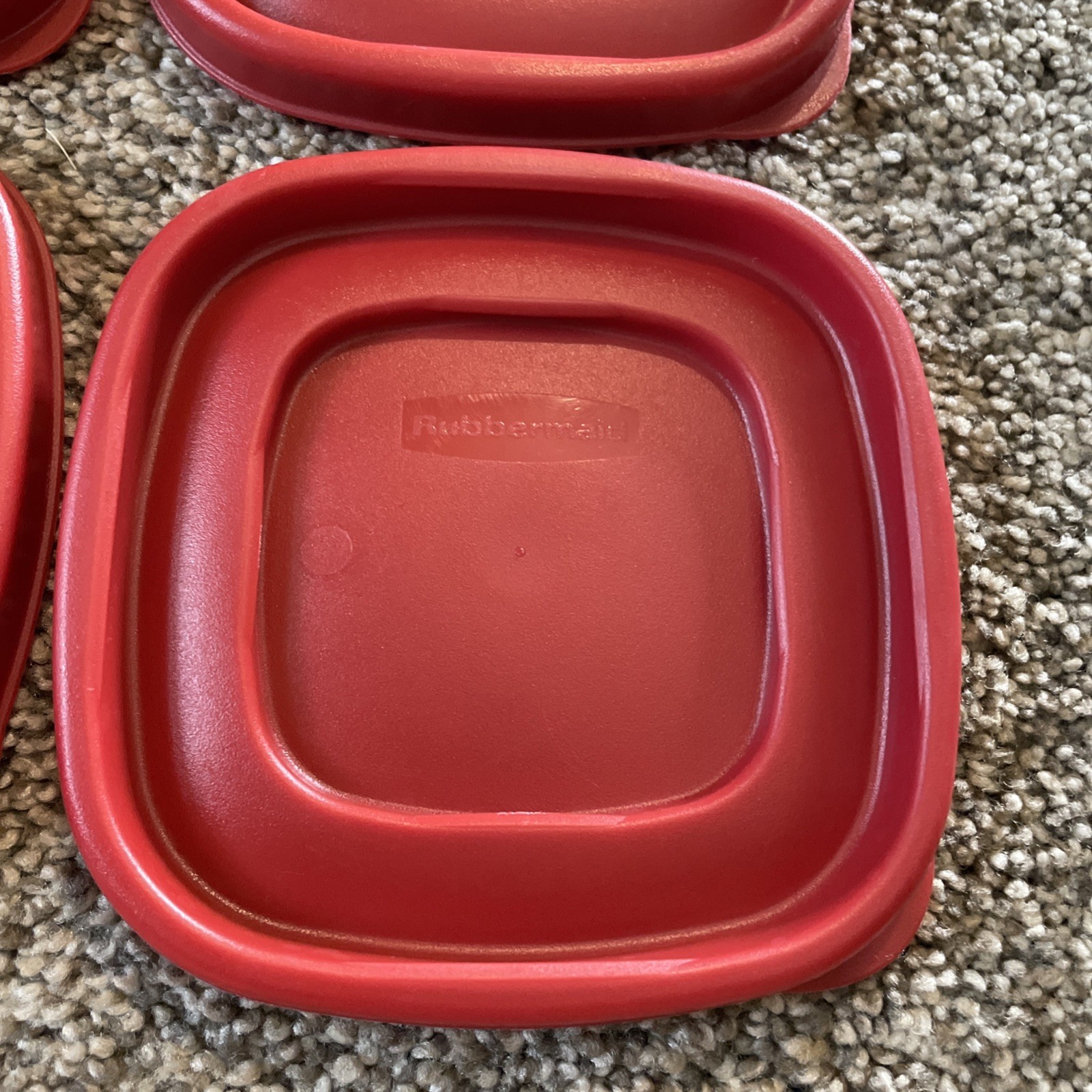 4 Rubbermaid Easy Find 7J58 Replacement Stackable Lids 4.5” Square, Red