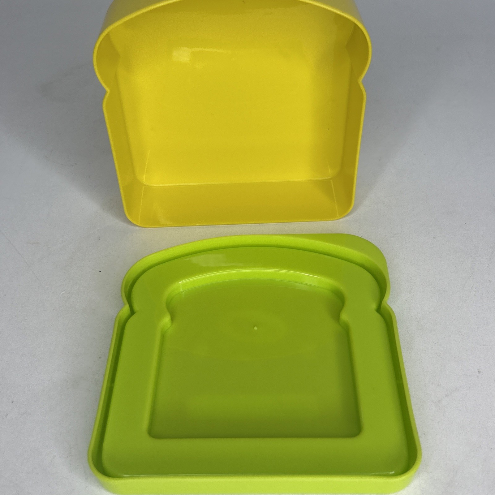 2 Crayola Sandwich Snack Packer Container Set Box Orange Green Yellow Lunch 2010