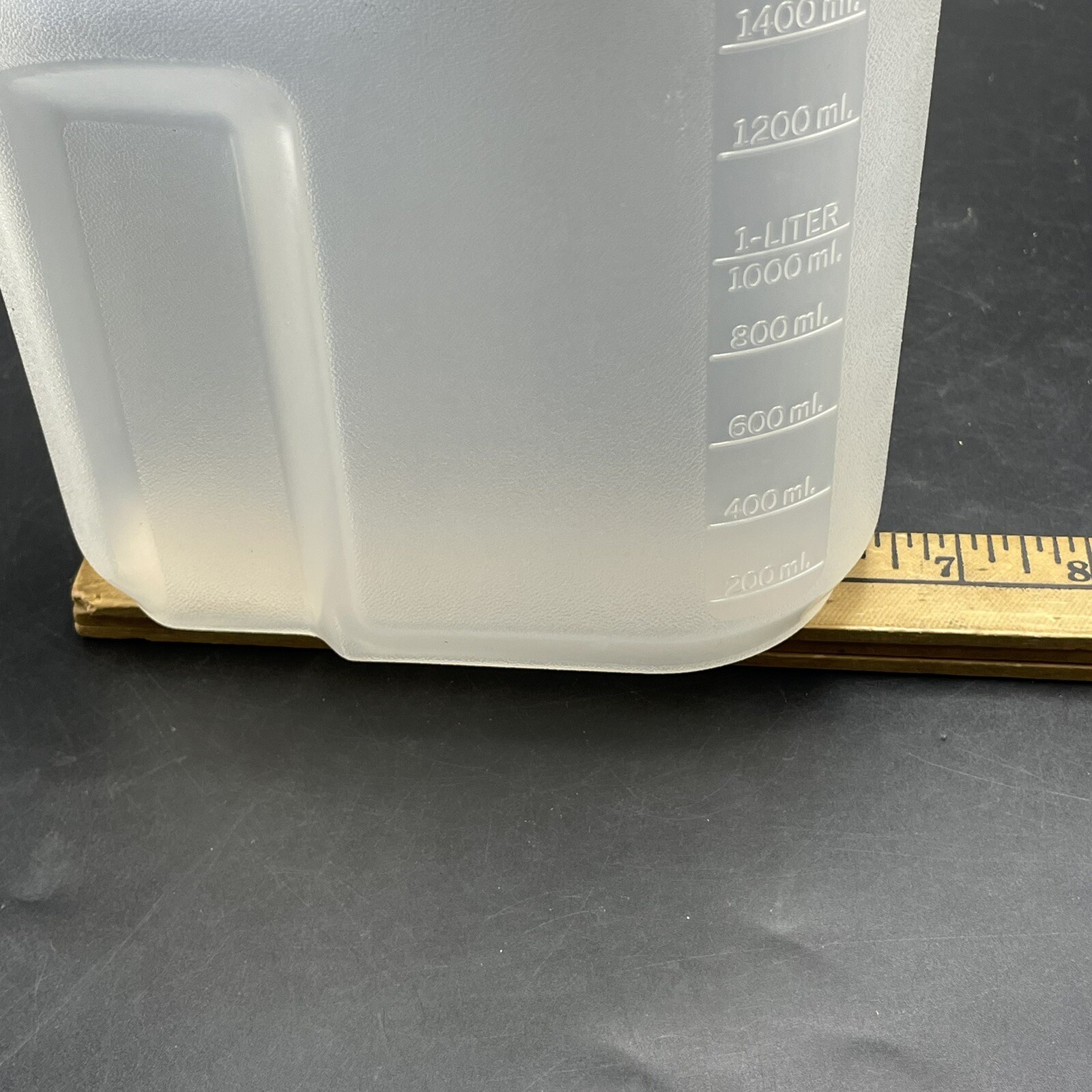 Rubbermaid Servin Saver 1.75 Qt Jug Bottle Pitcher w Almond Flip Lid w Metrics