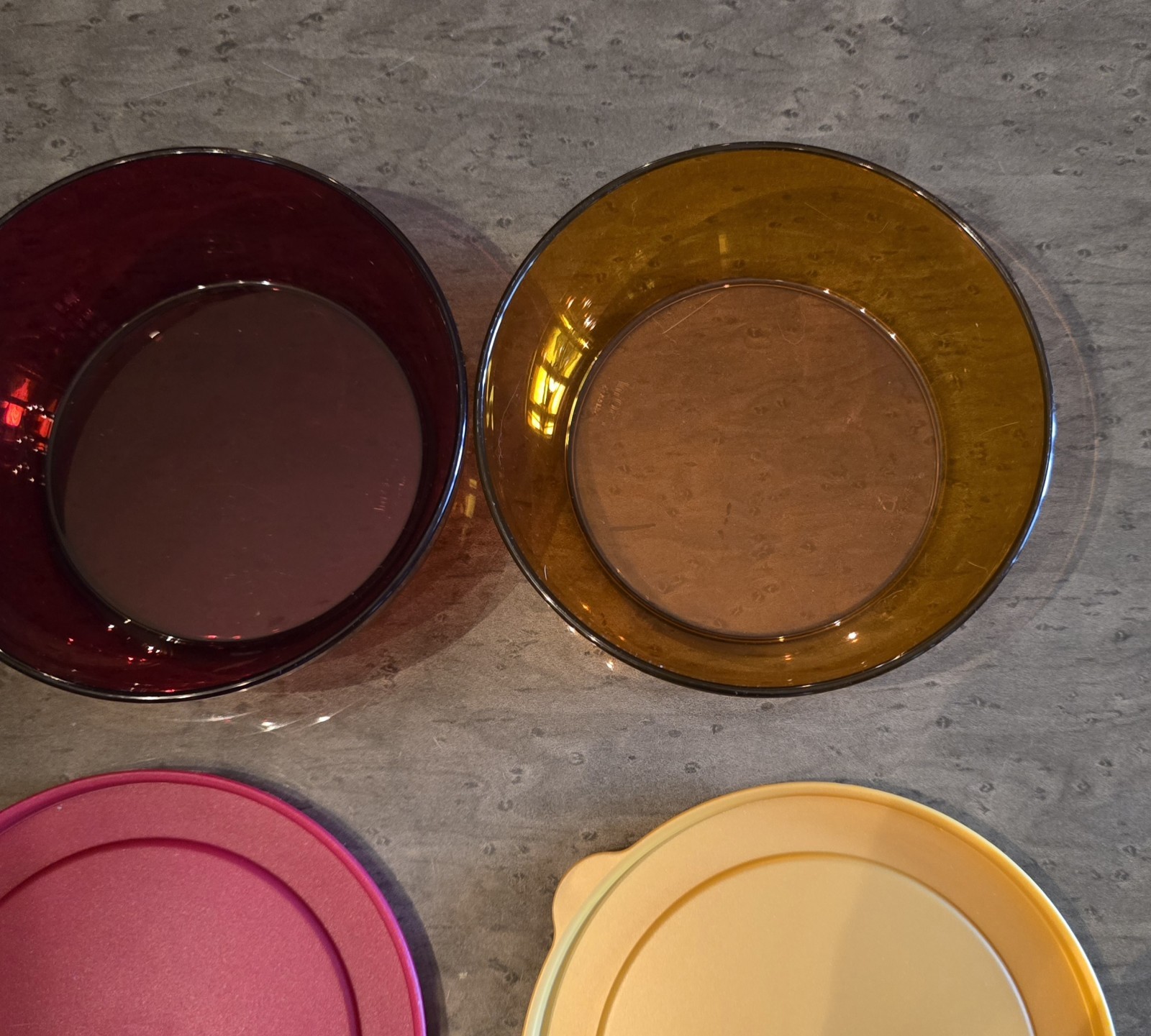 Vintage Tupperware 3614 Acrylic Bowls 750ml Cranberry & Gold with Lids Lot of 2