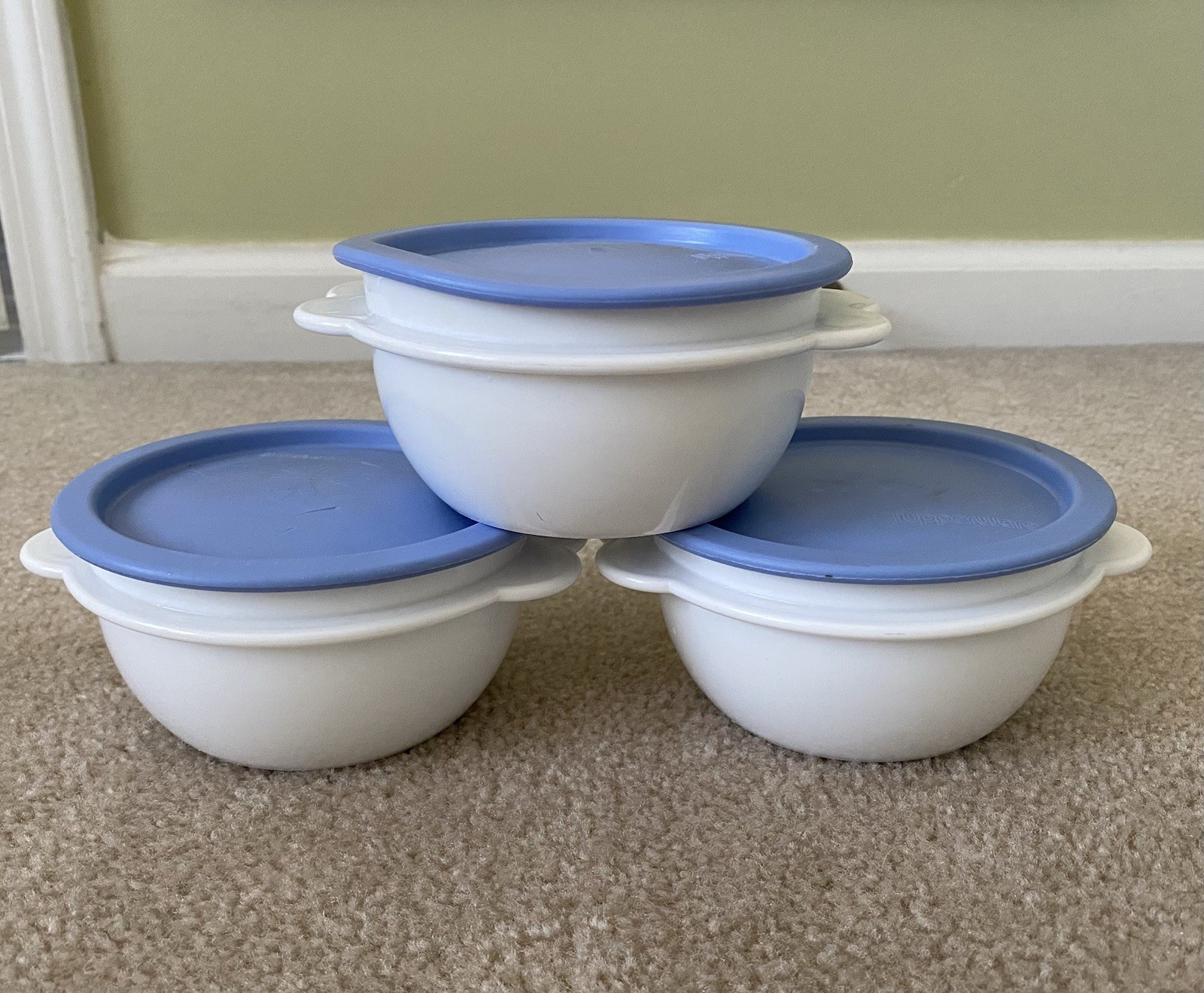 Tupperware One Touch White Bowls 2514A with Lids 2423E – Lot Of 3