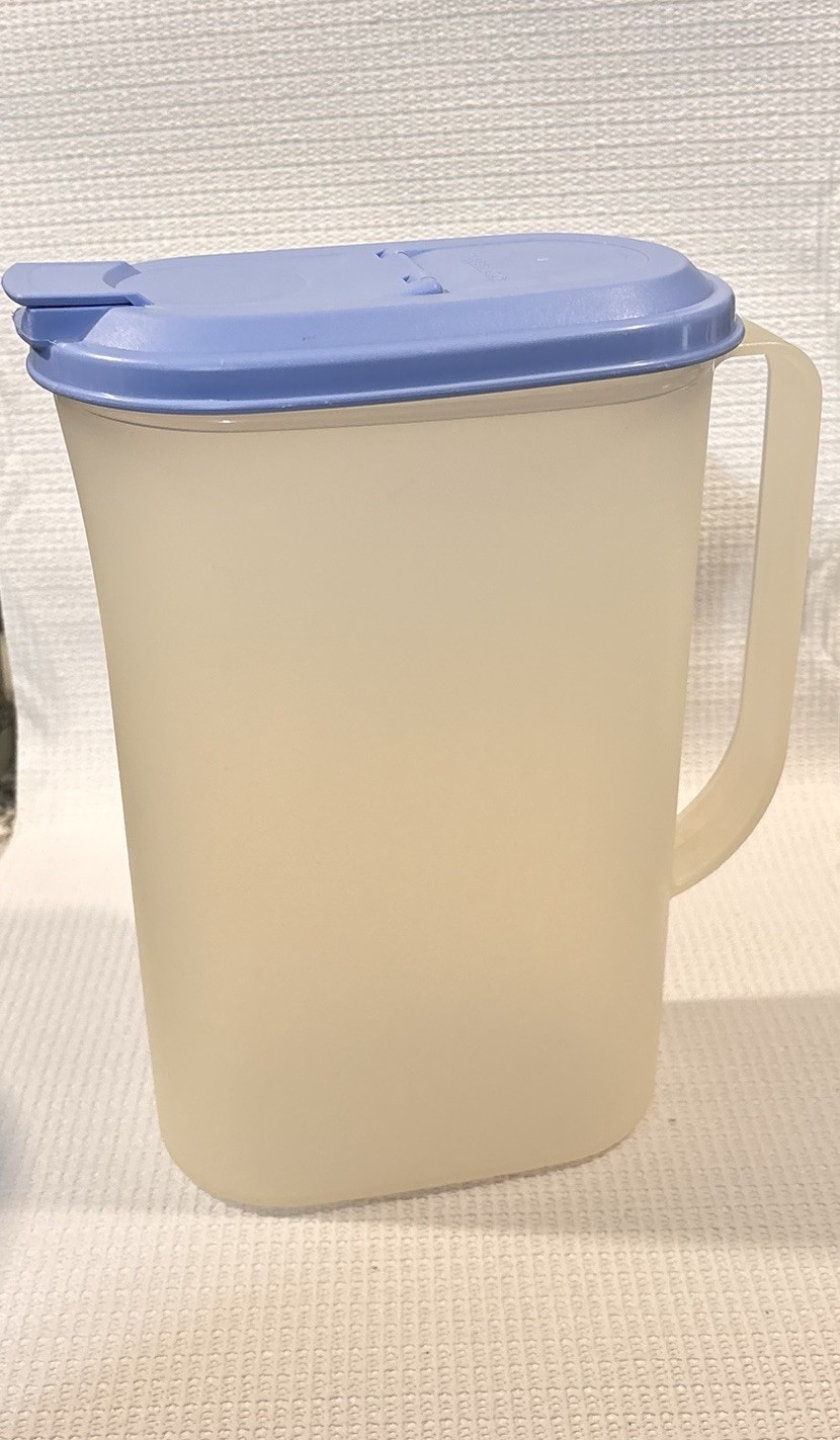 Vintage Tupperware Slim Line 2qt Pitcher and Blue Lid #2009 Tea Juice