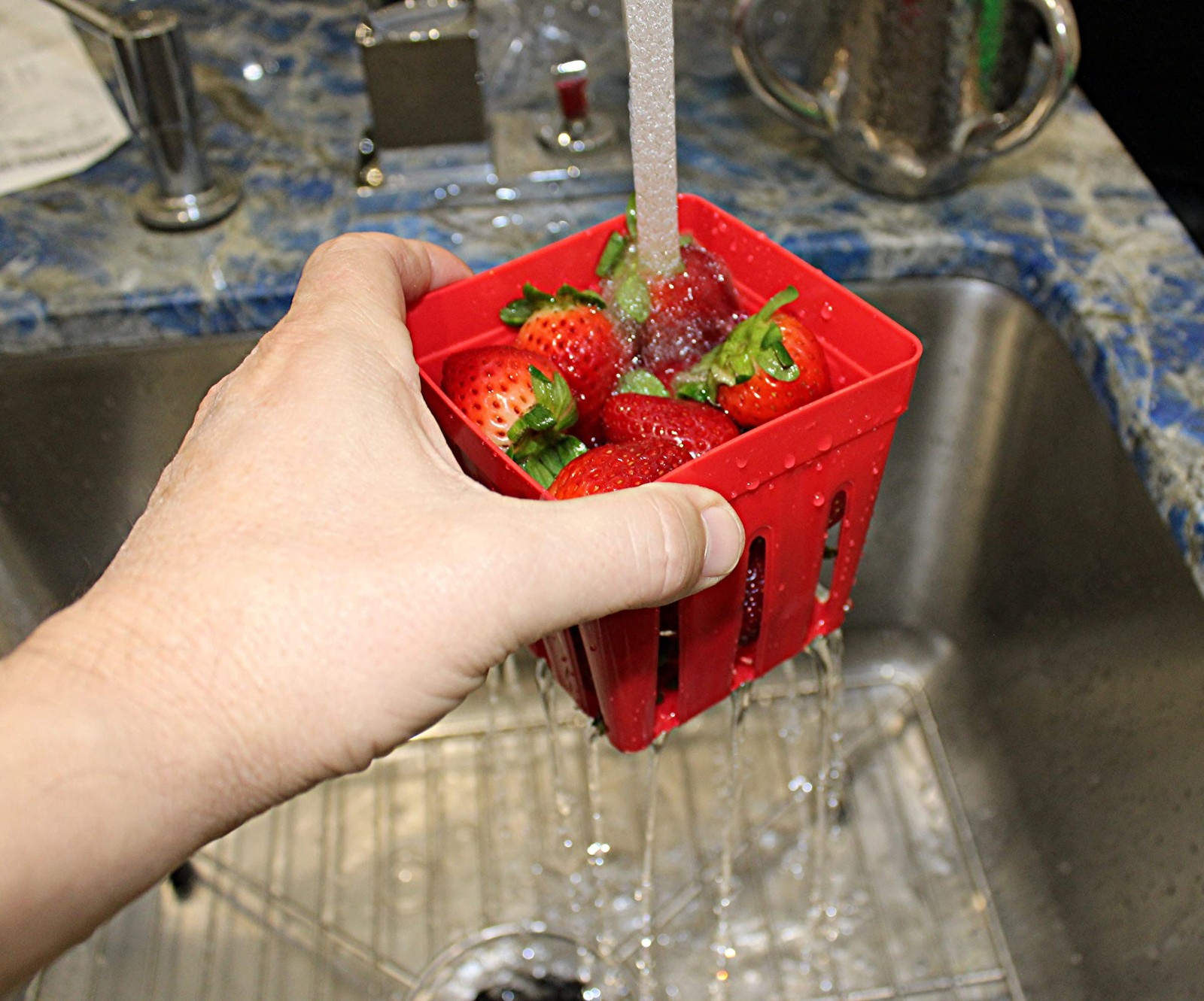 Home & Style Produce Storage Container with Colander – Rinse, Drain & Keep Fr…