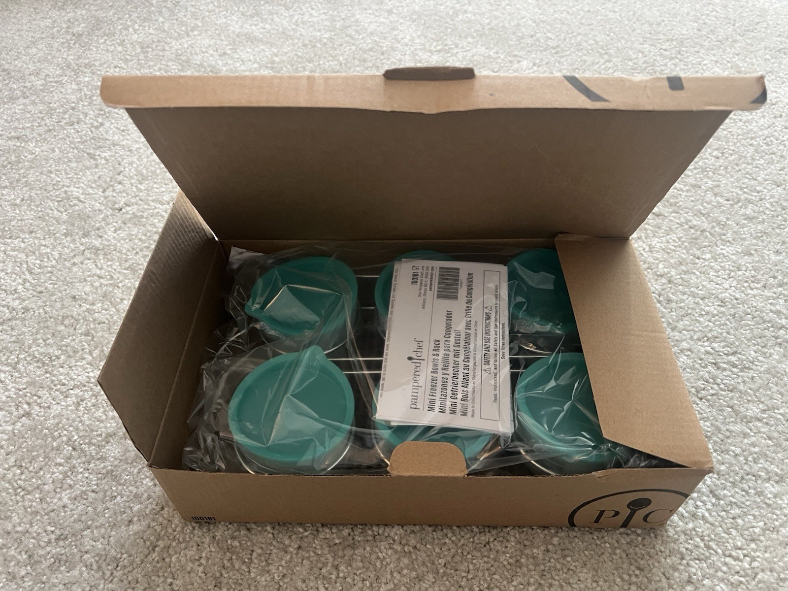 Pampered Chef Mini Freezer Safe Teal Plastic Round Snap Lid Bowls Rack Set of 6