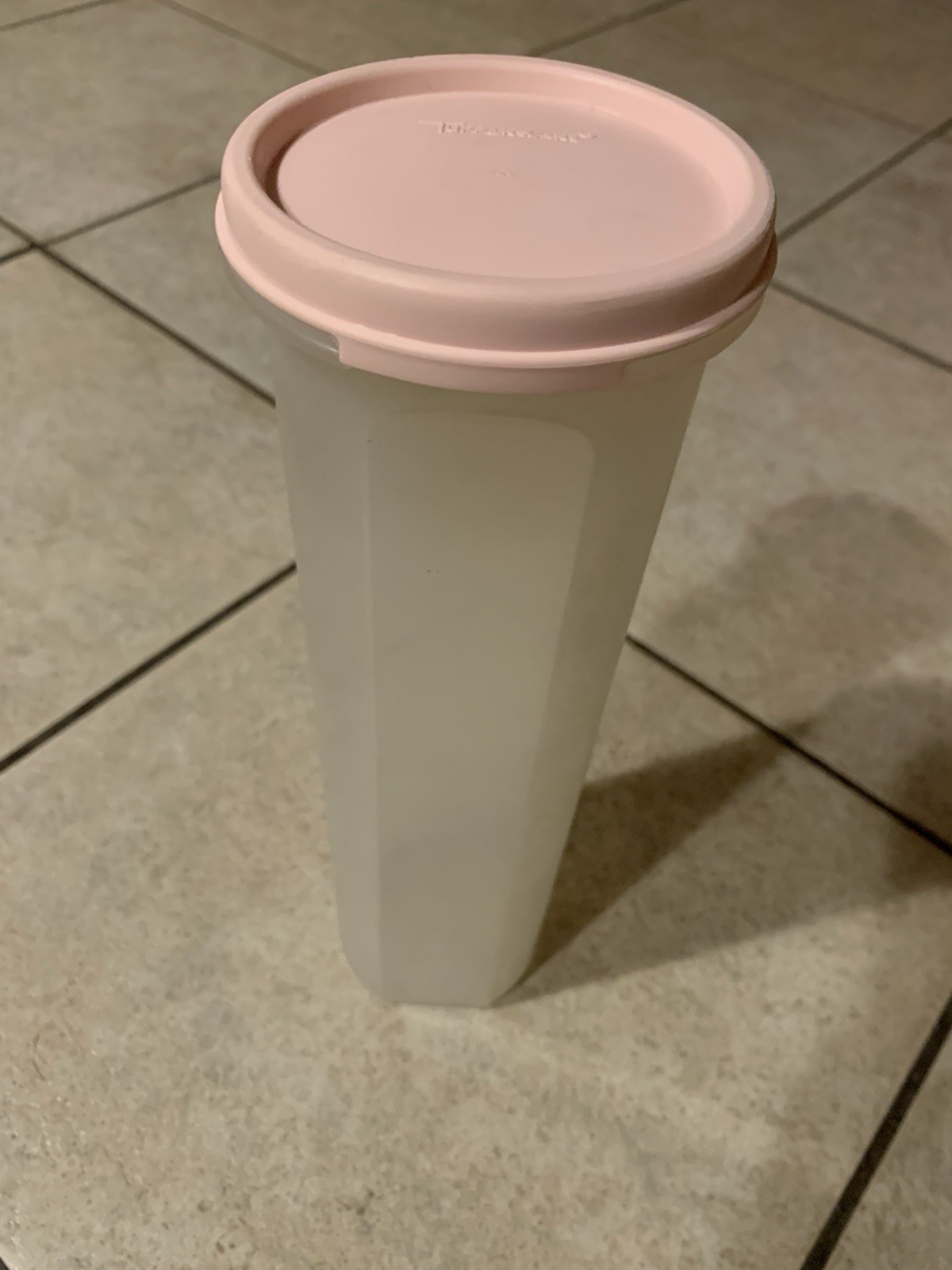 VINTAGE Tupperware 1661-4 Spaghetti keeper