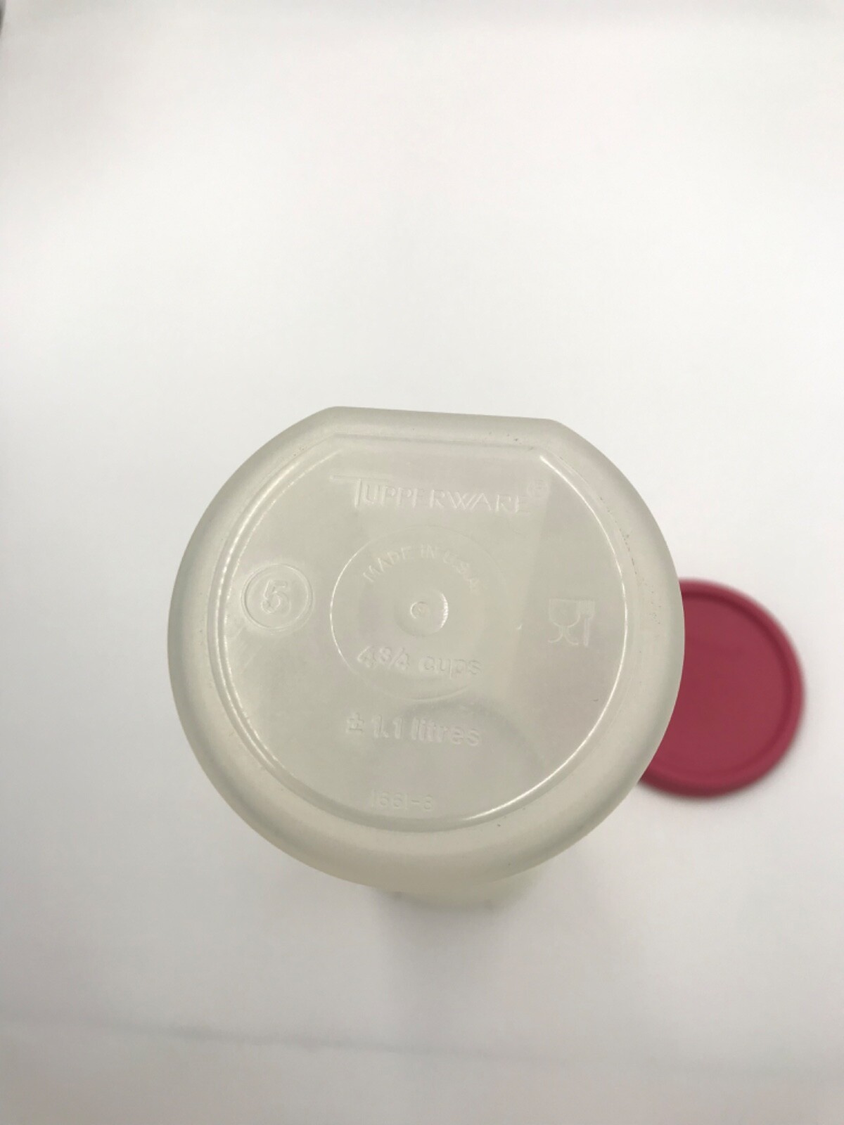 Vintage Tupperware 1661-8 #5 Spaghetti Keeper Pink Lid 4 3/4 Cups 11″ Made USA.