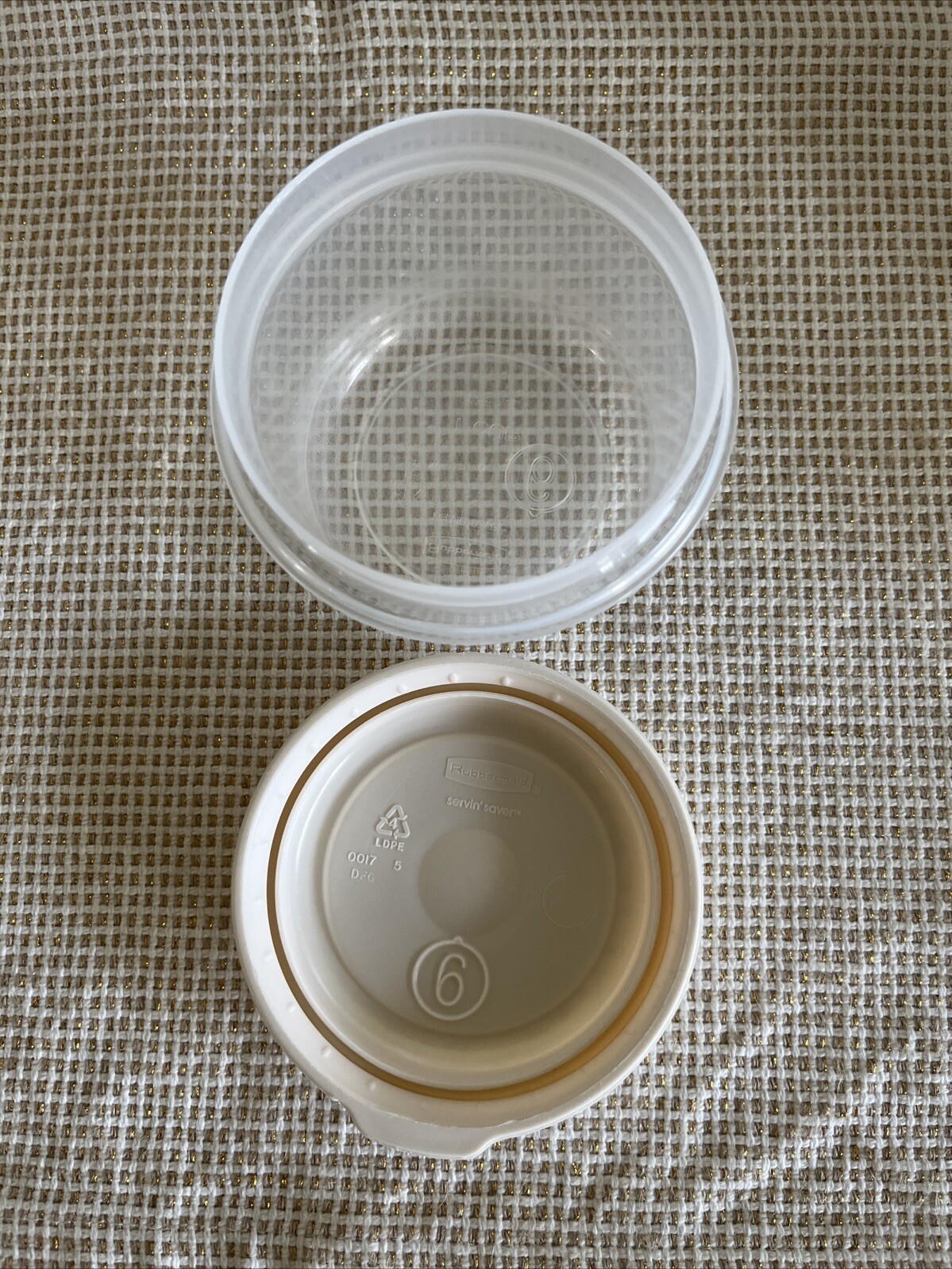 VINTAGE RUBBERMAID 5 PCS 2 . 1/2 C. 1 C. ROUND & 2 C. SQUARE ~ ALMOND LIDS