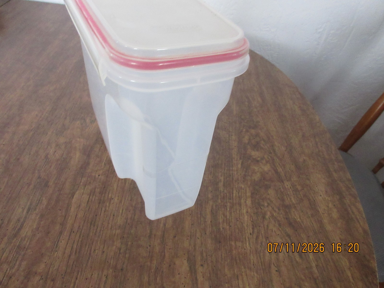 Sterilite 16 c. / 4 quart cereal container Ultra seal–2 available