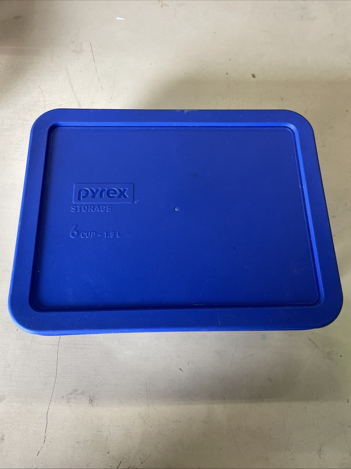 Pyrex 6 Cup Storage Dish With Lid