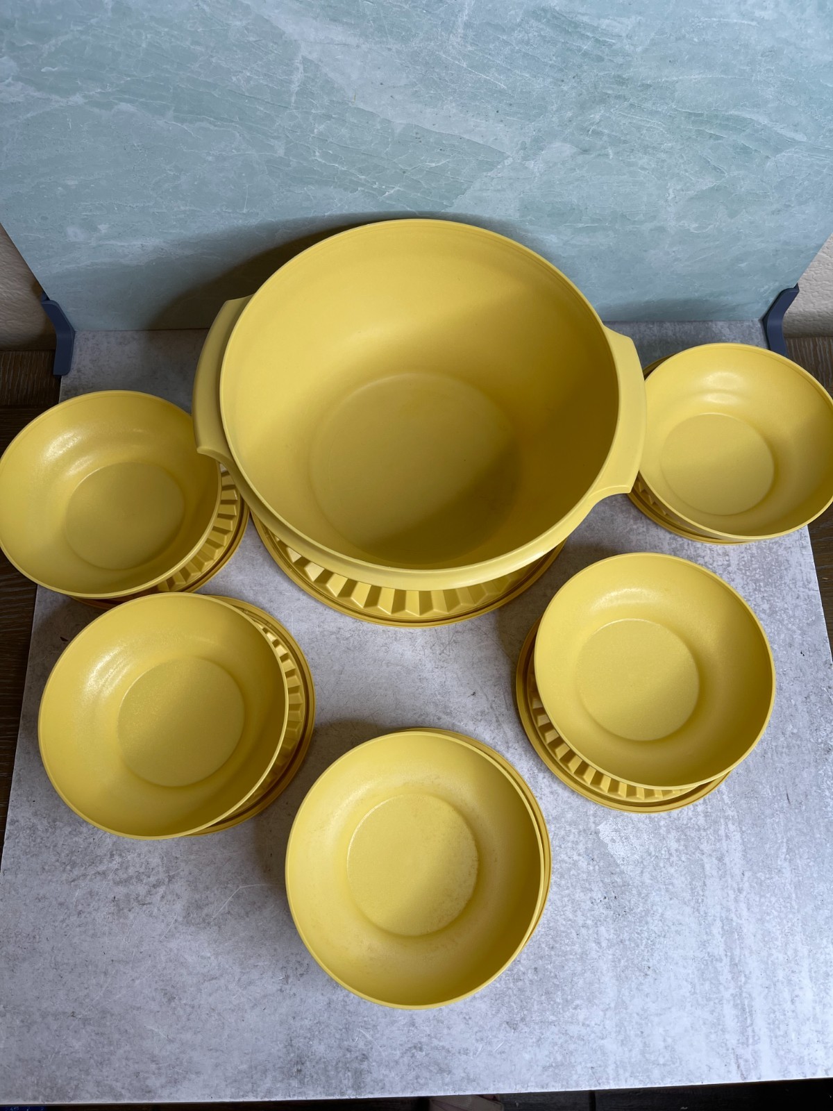 VINTAGE TUPPERWARE Harvest Gold SERVALIER 17 Cup Salad Bowl set #880 #890
