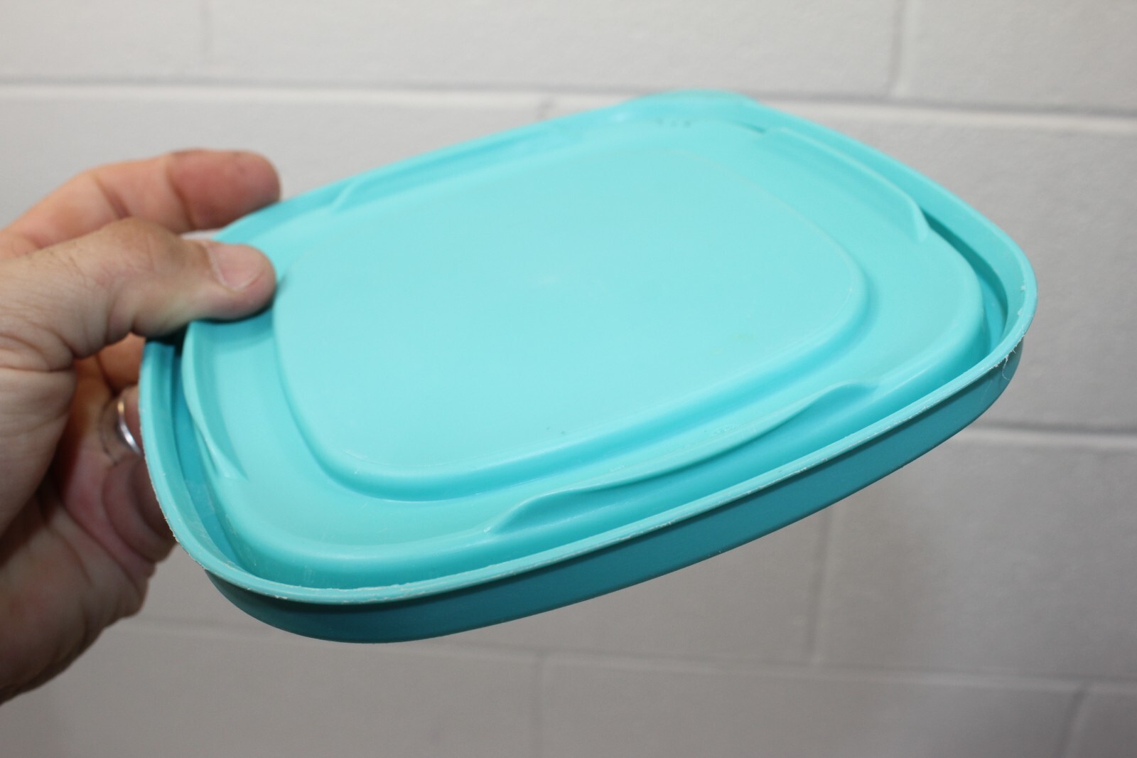 Rubbermaid Easy Find Replacement 7J64 Teal/Aqua Food Container Lid 6 1/2″ Clean!
