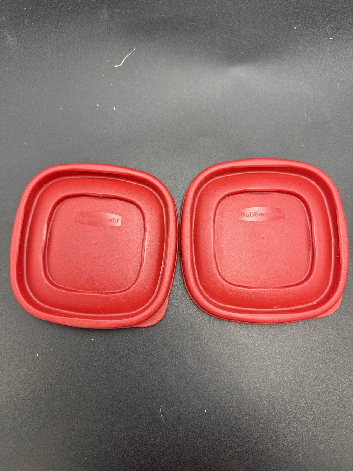 2 Rubbermaid 7J58 4.5″ Red Square Easy Find Replacement Storage Container Lids