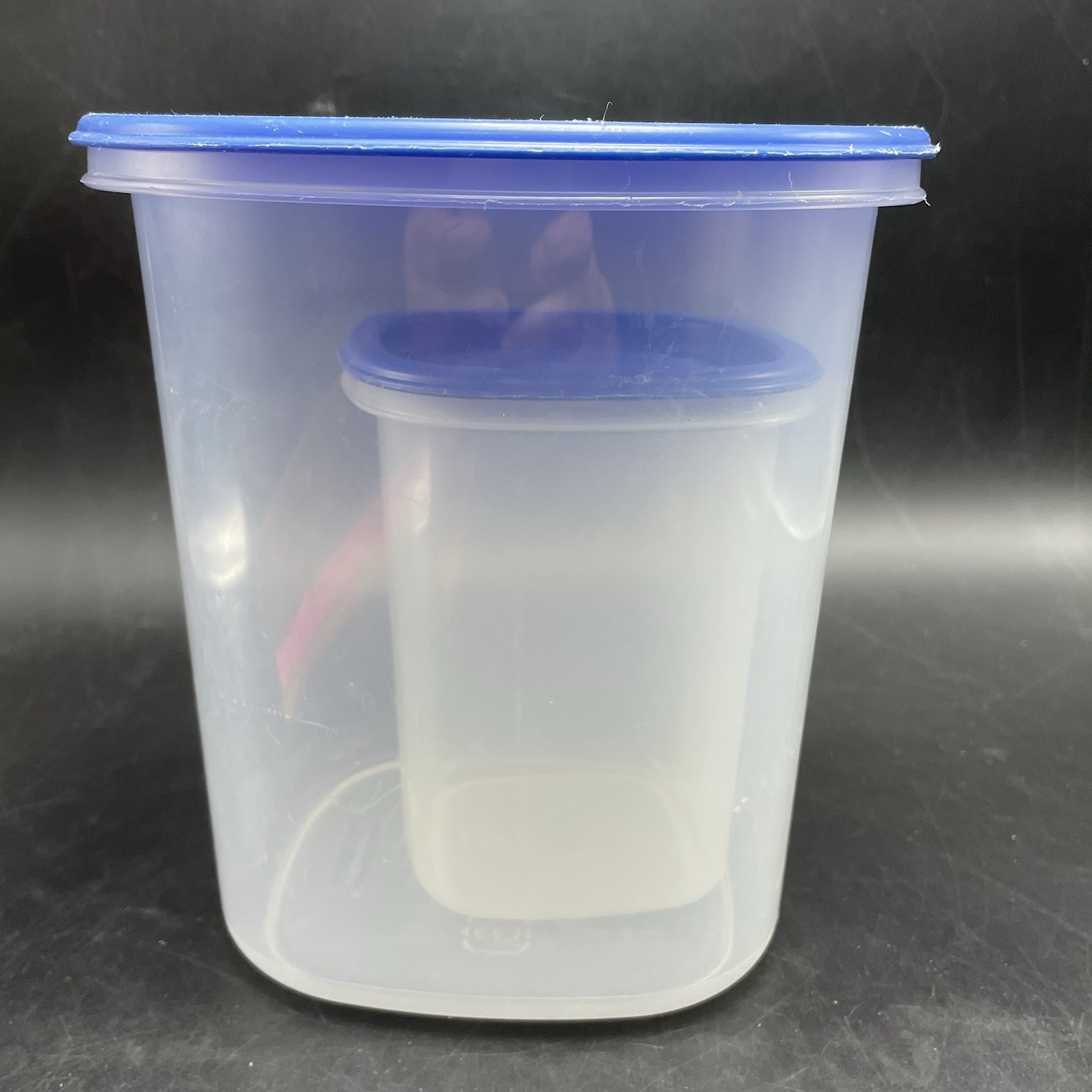 2 Vtg Rubbermaid Servin Saver Canisters Clear w Blue Lids #6 #8 3 Qts 1.8 Pts