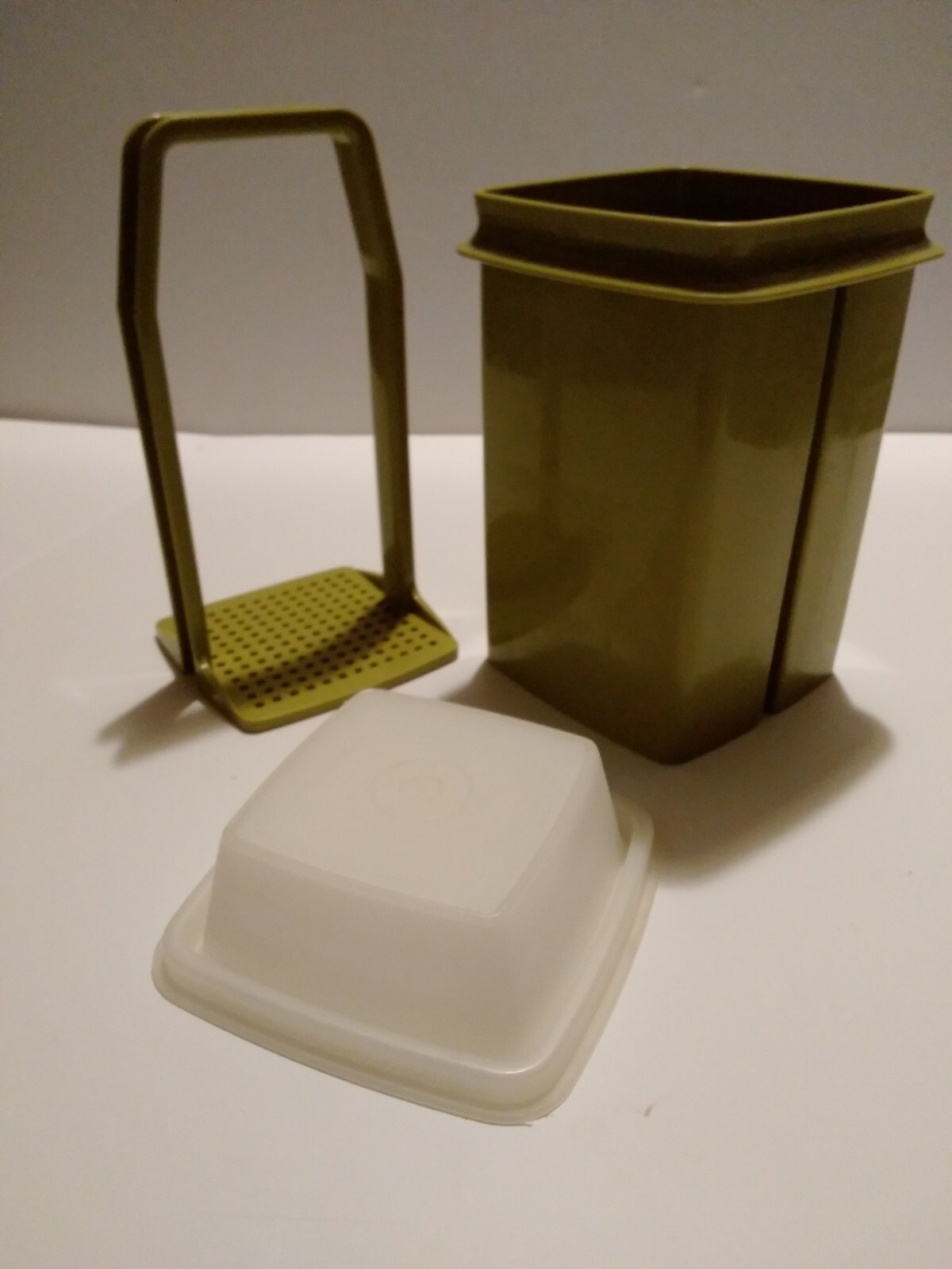 Tupperware Pickle Veggie Keeper Green Pick A Deli Container #1330-12 Vintage