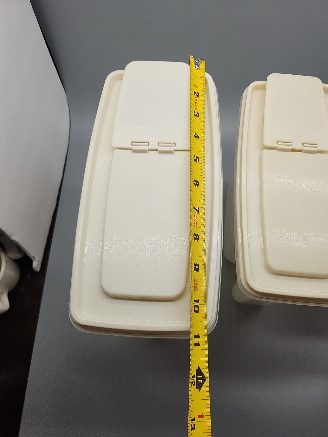 Vintage Rubbermaid Cereal Keeper 21 Cups 13 Cups and 4 cups flip lid containers