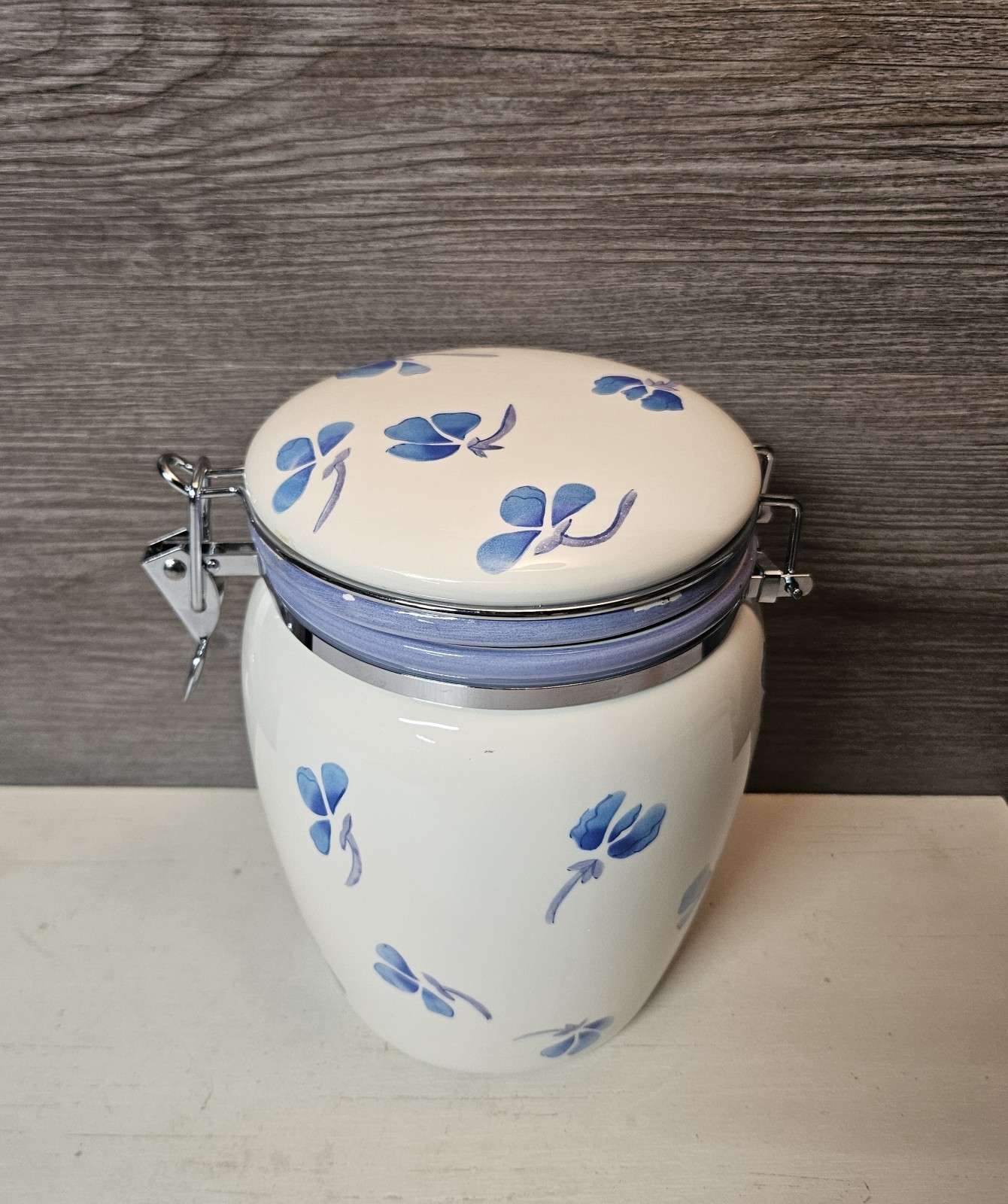 Inspirado Blue Floral Ceramic Storage Jar w/ Clamp Lid