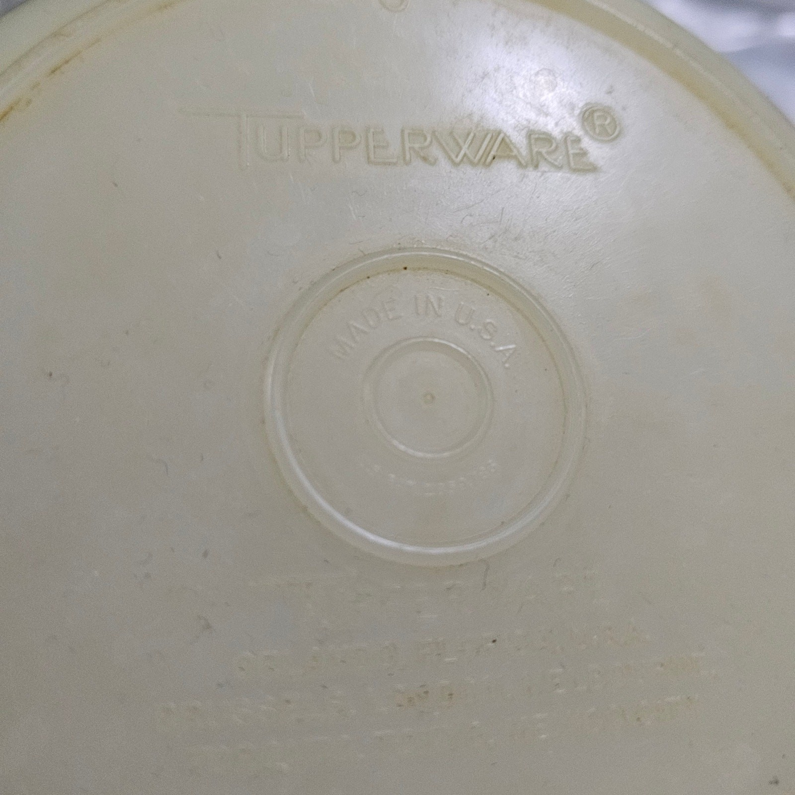 Vintage Tupperware Cereal Bowl 155-36 and lid 227-44