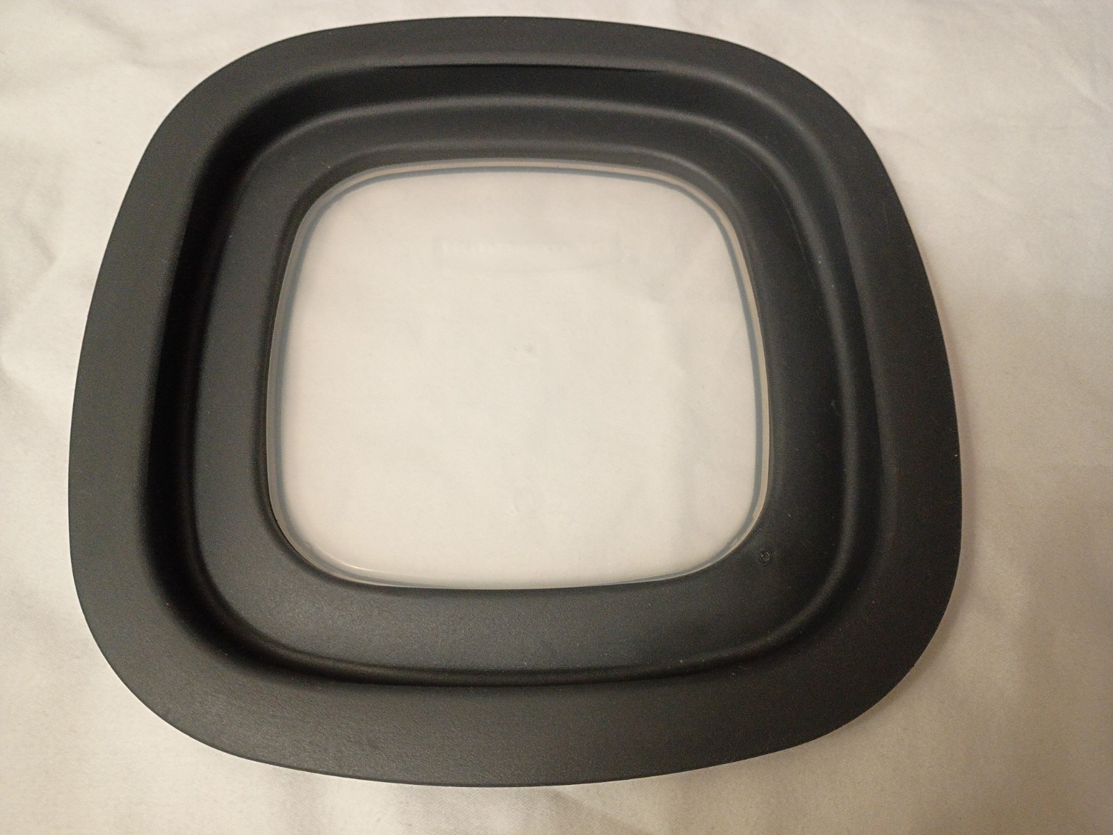 Rubbermaid Lid 10M3M4 3A Black For 6” Opening For 5 Cup Containers Storage