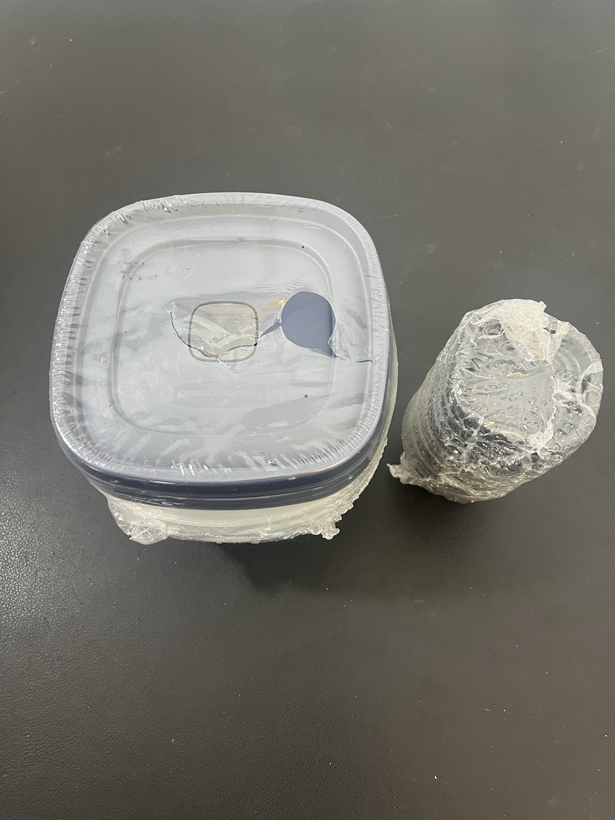 3 pack Rubbermaid Vented Lid Square 5-Cup Storage Container + 4x – 1/2 cup mInis