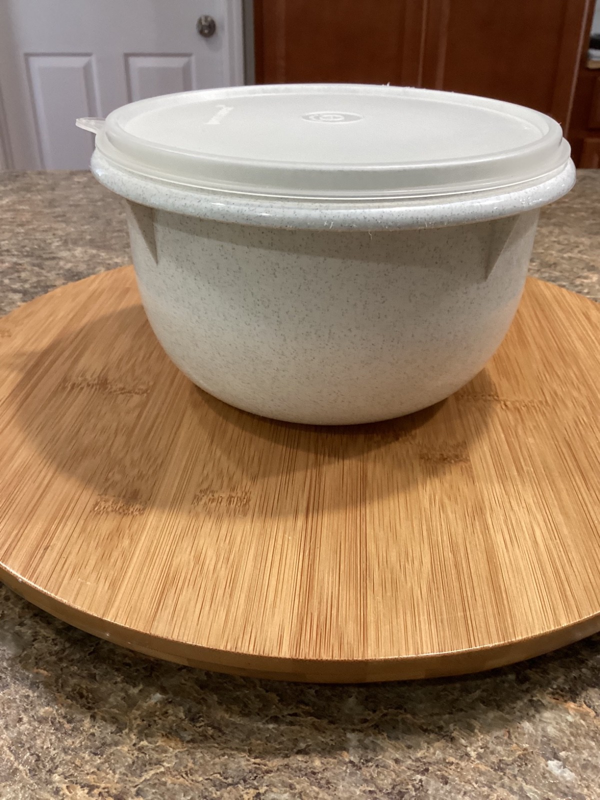 Vtg. Tupperware #271 Medium Mixing Bowl With #228 Sheer Lid 8 Cup speckled