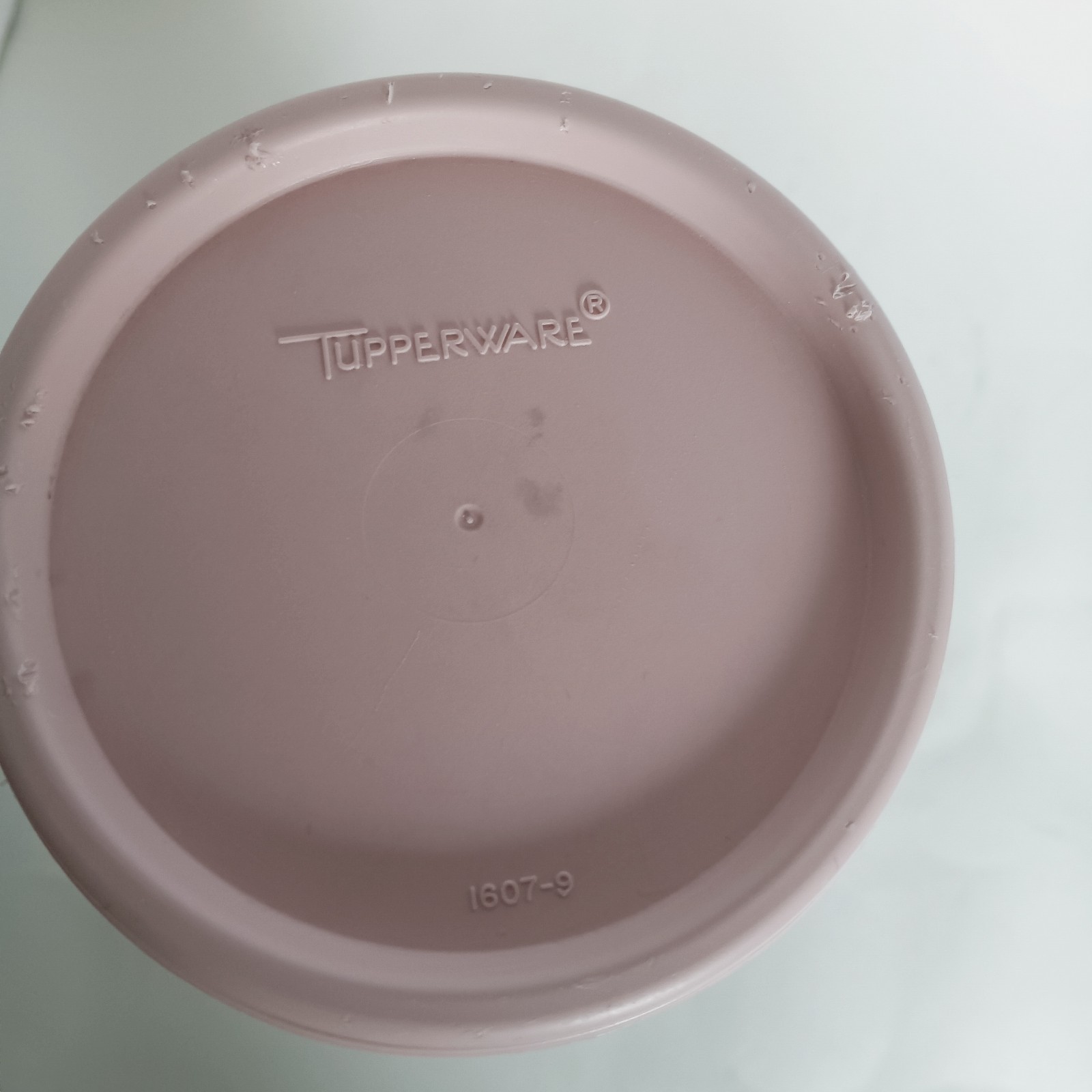 VTGE. TUPPERWARE MODULAR MATE SPAGHETTI KEEPER FROSTED/PINK 11 1/4″ H X 3 3/4″ W