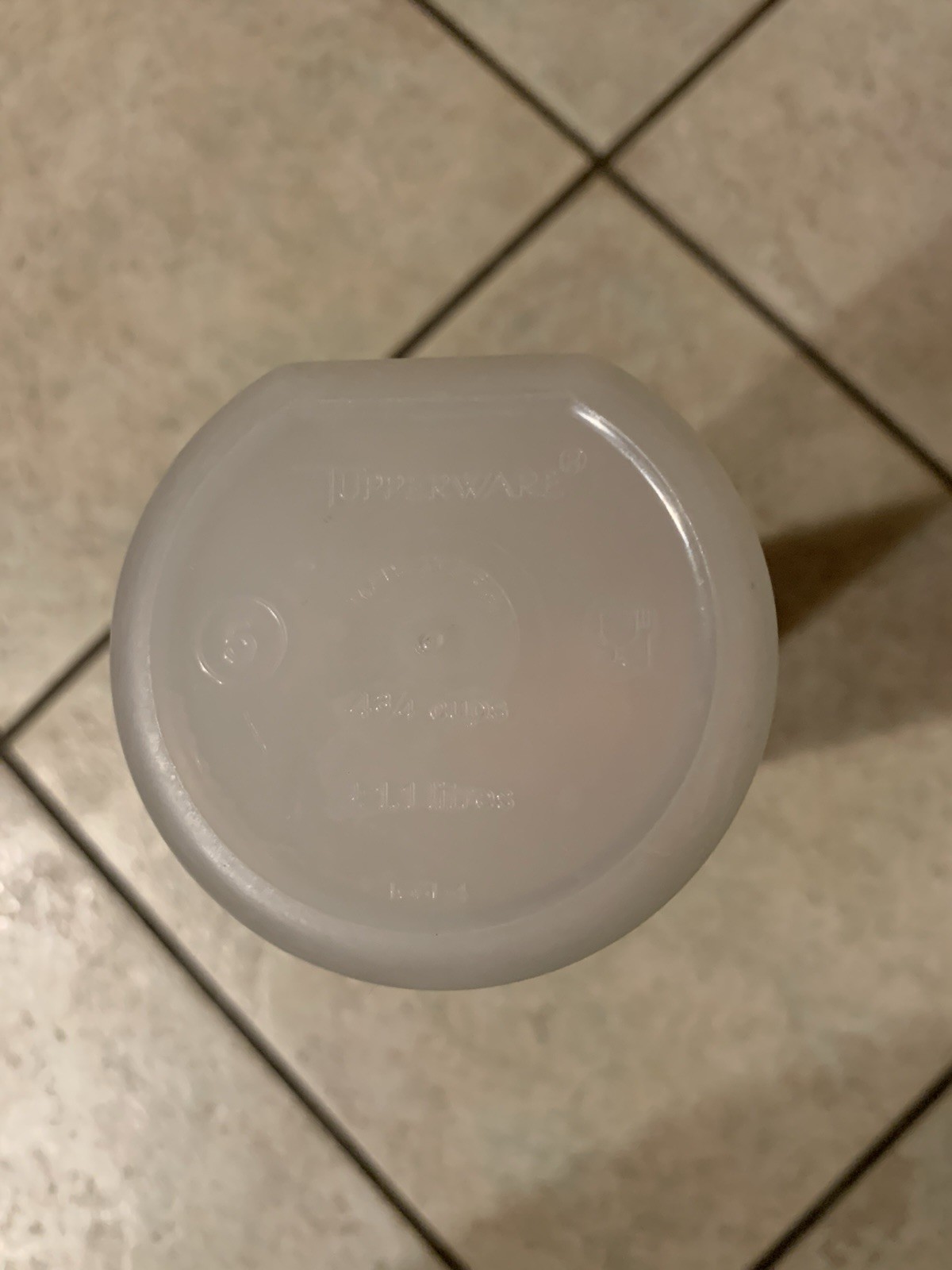 VINTAGE Tupperware 1661-4 Spaghetti keeper