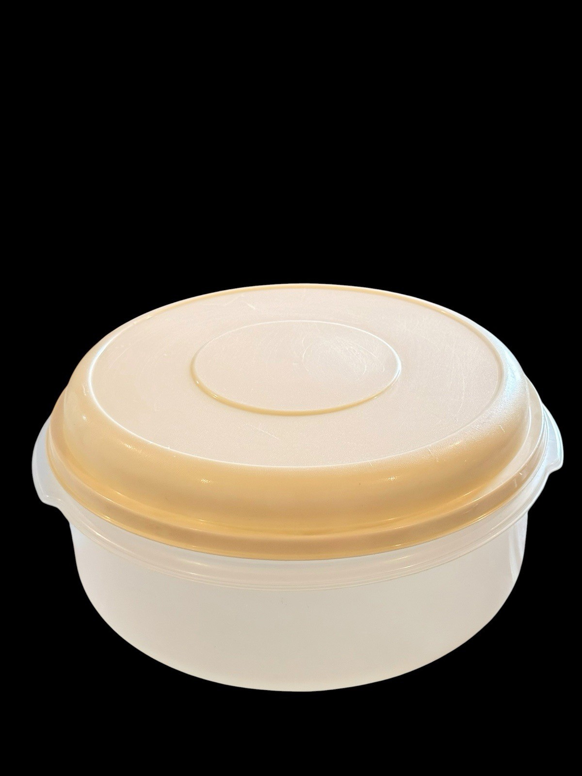 Rubbermaid Servin’ Saver # 5 22 Cup Almond Lid Storage Container Round Large
