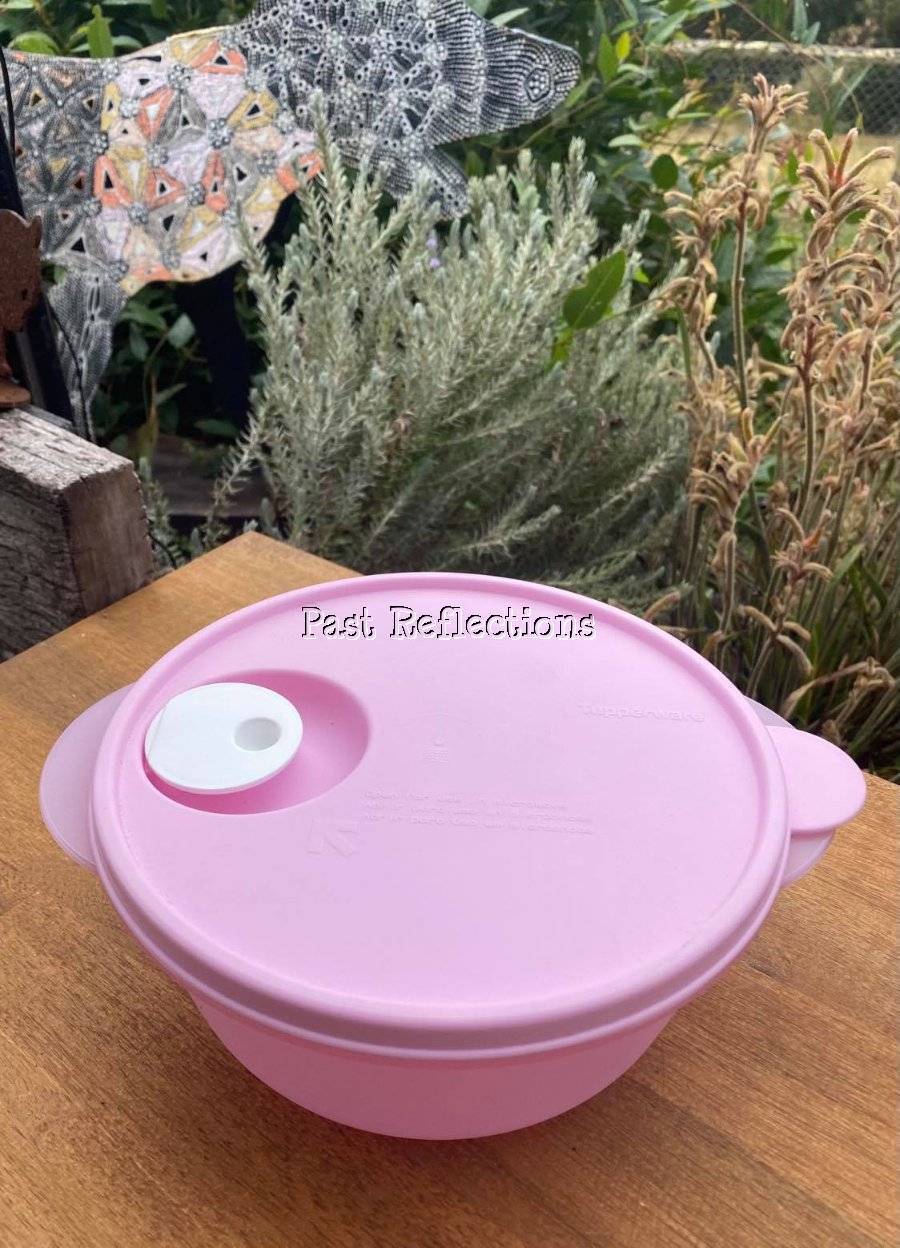 TUPPERWARE CRYSTALWAVE 1.5L VENT SERVE MICROWAVE BOWL BABY PINK