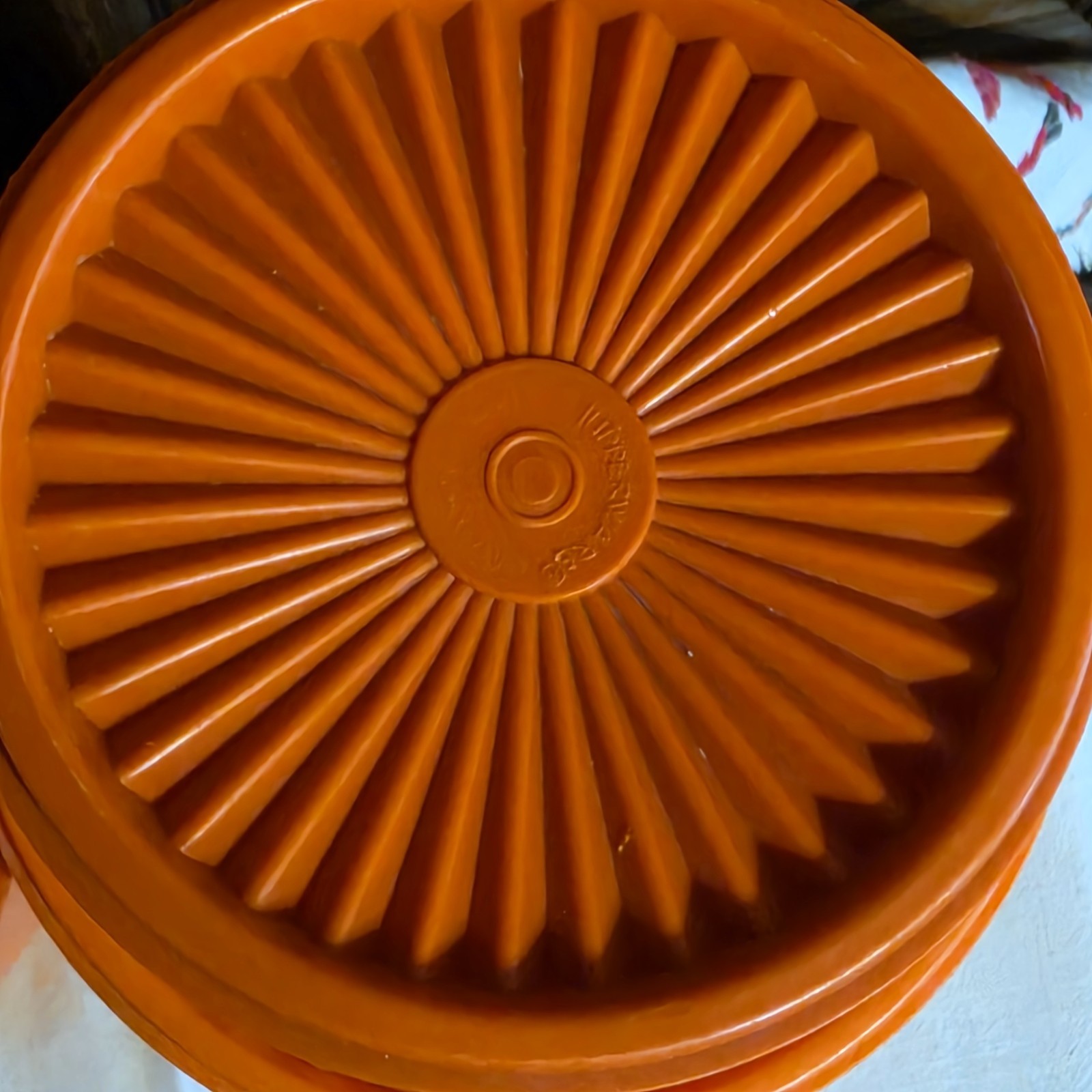 Tupperware Servalier Vintage Orange Round Snap Lid Canisters Set of 4 1.1-1.8L