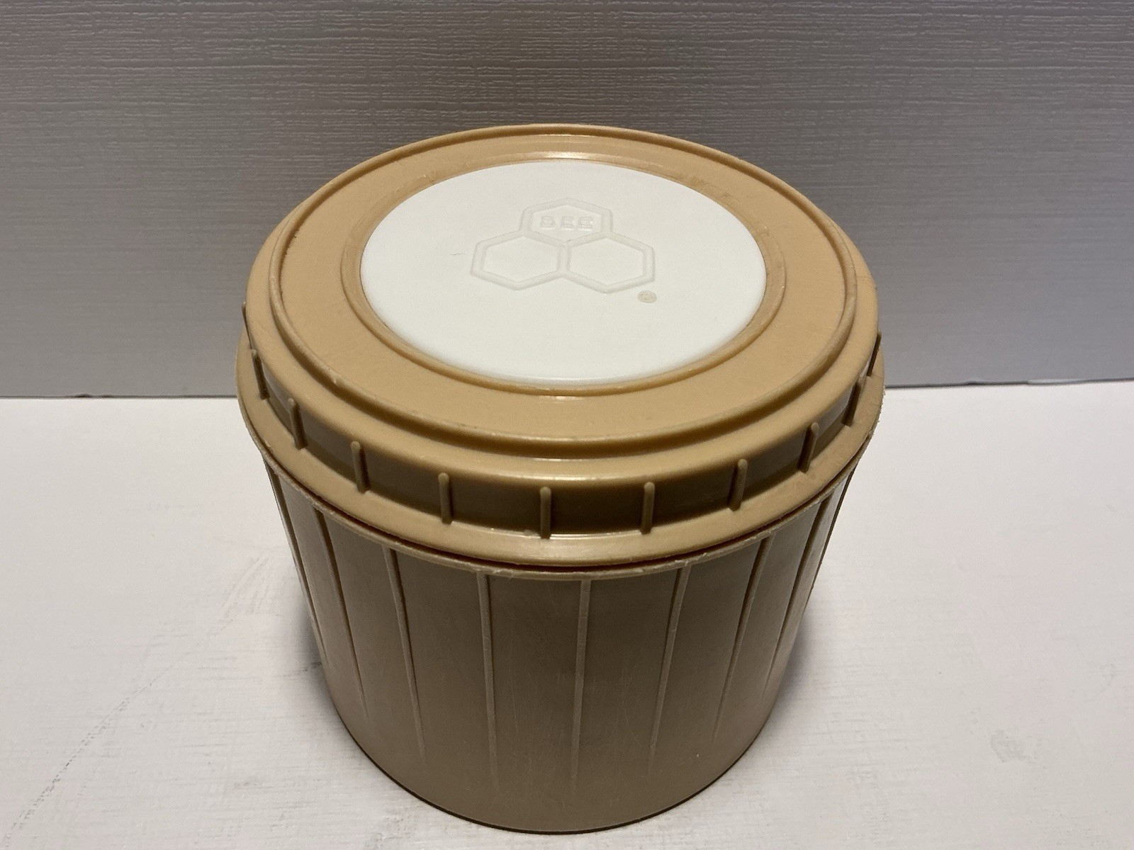 Vintage Bee Plastics L530 1-cup Capacity Plastic Food Storage Container USA