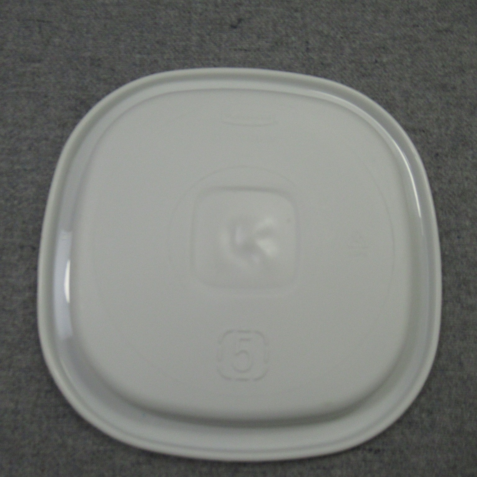 Rubbermaid Servin’ Saver Food Canister Container # 5 6 Cups White Lid