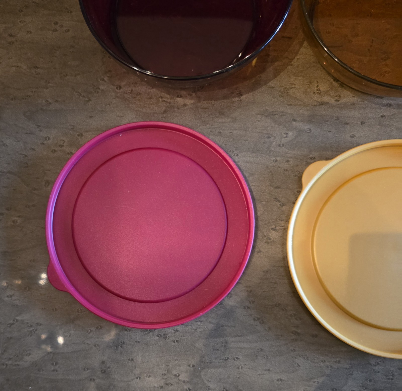 Vintage Tupperware 3614 Acrylic Bowls 750ml Cranberry & Gold with Lids Lot of 2