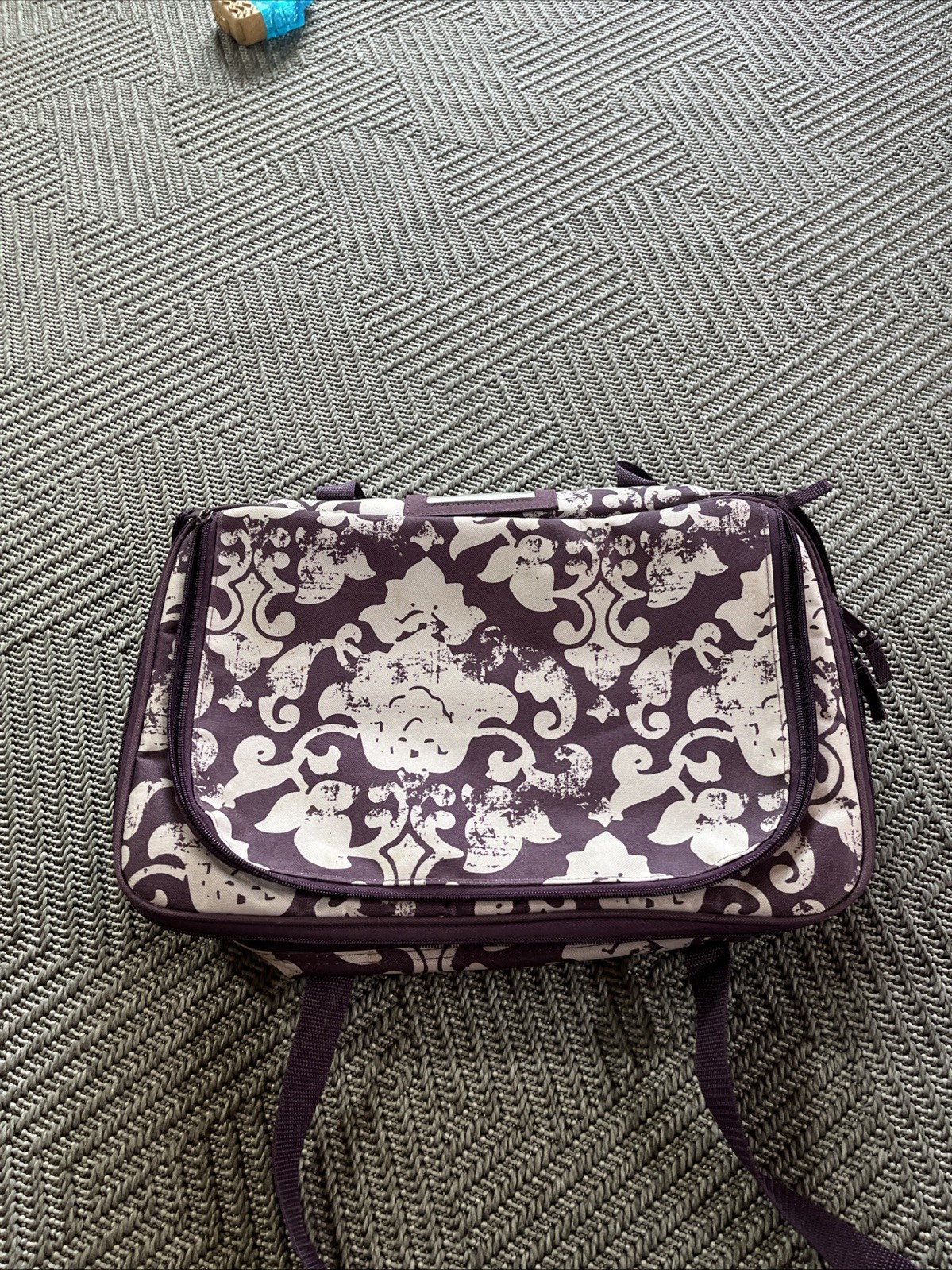 Thirty-One Perfect Party Thermal Expandable Casserole Carrier. Plum/gray. NWOT.