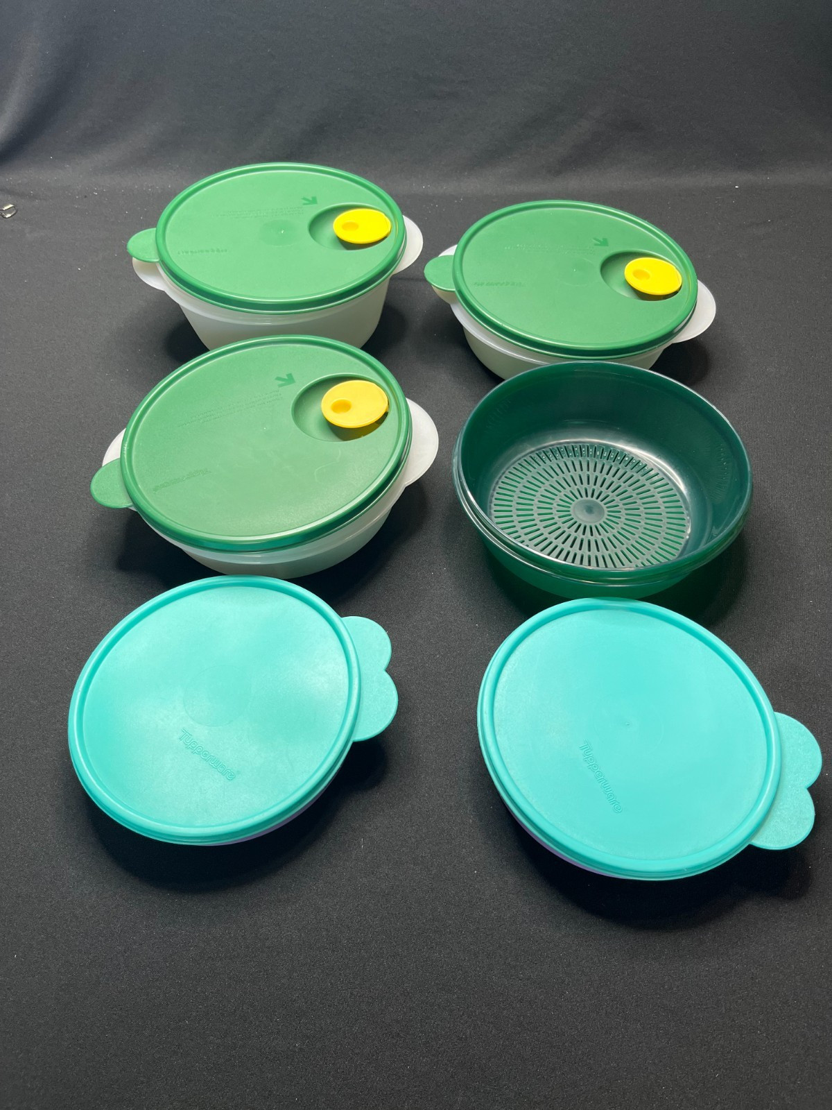 Tupperware Microwave Lot – 5 Bowl Set with 5 Lids & Vegetable + Divider Steamer