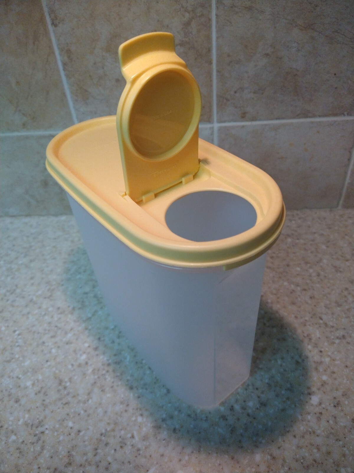 Tupperware Modular Mate Sheer 1613 w/Yellow Pour Lid 7 1/4 Cups Container 1.7l