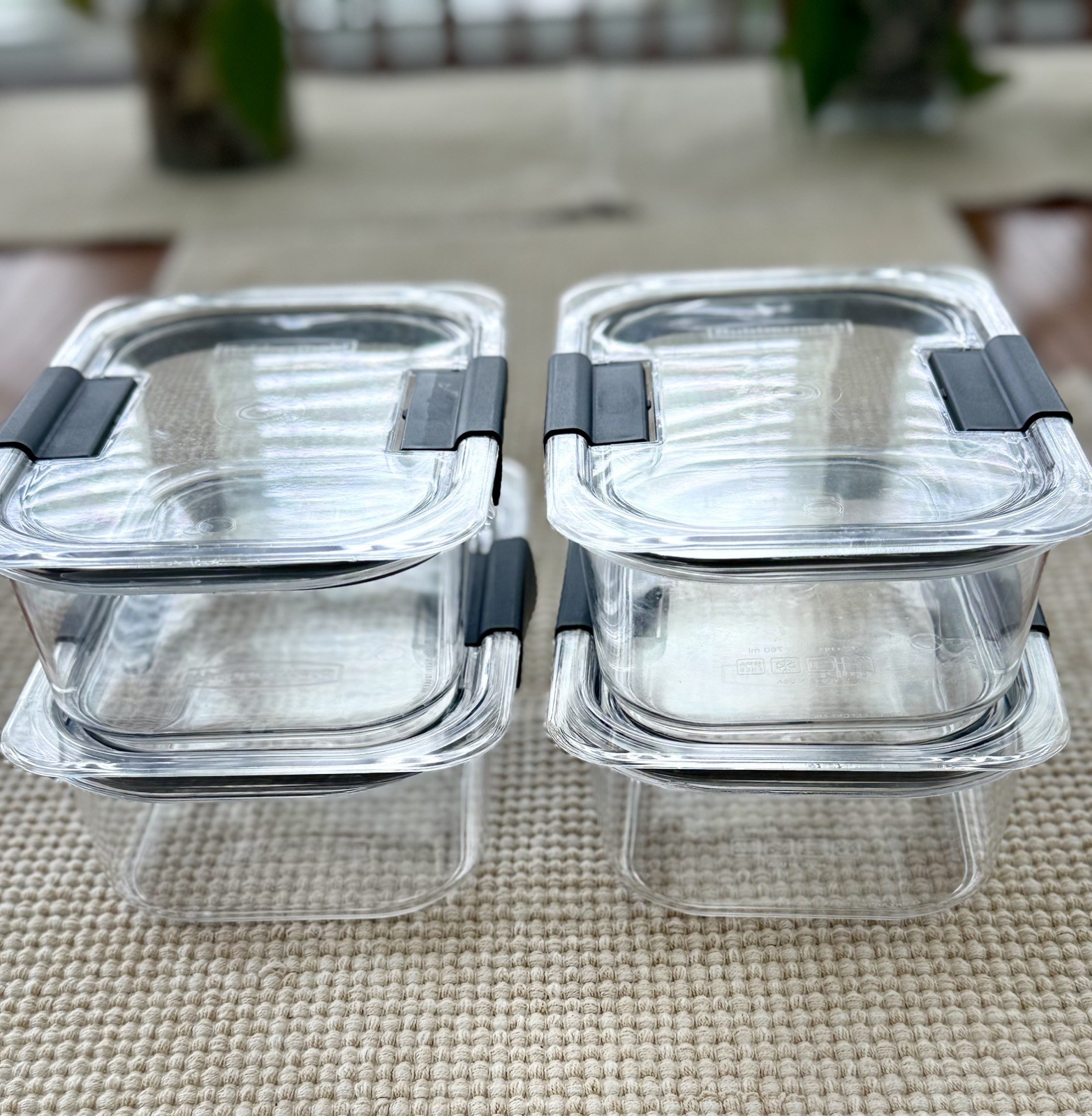 Lot of 7 Rubbermaid Brilliance Food Storage Containers w lids Inc. 9.6 cup size!