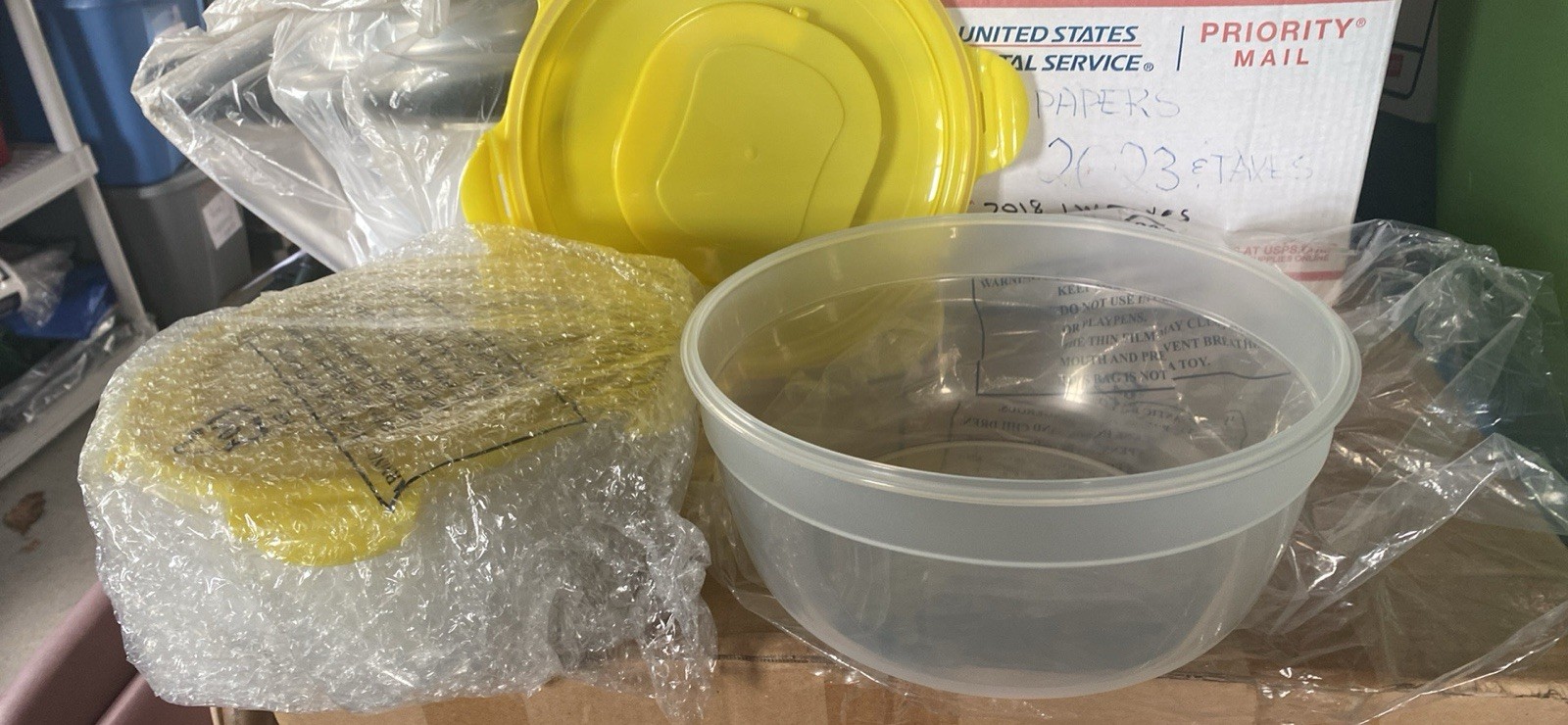 Brand New Lock and Lock Tupperware Five Bowl Set with Lids Microwave Safe