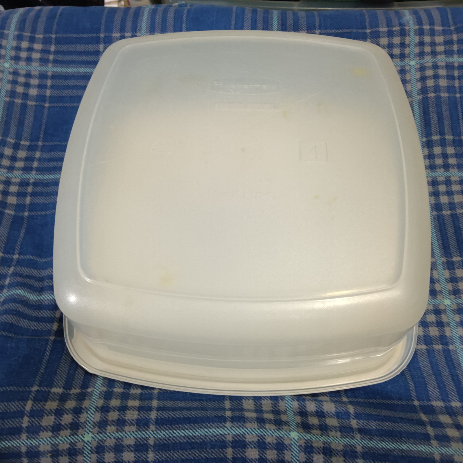 Vintage Rubbermaid Servin’ Saver #4 19 Cup Square Container Snap Lid almond