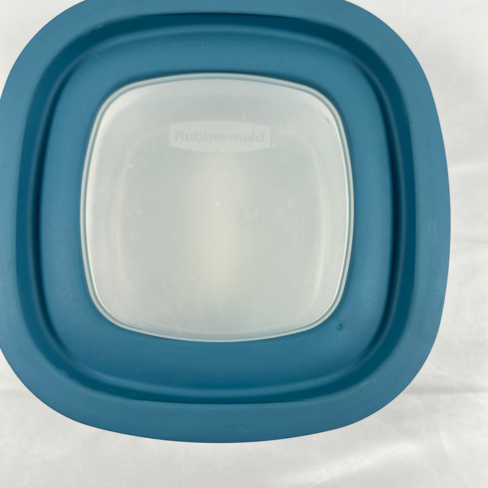 Large Rubbermaid Food Storage Container with Blue Lid 9 Cups, 2.1 Liter 7J68 4