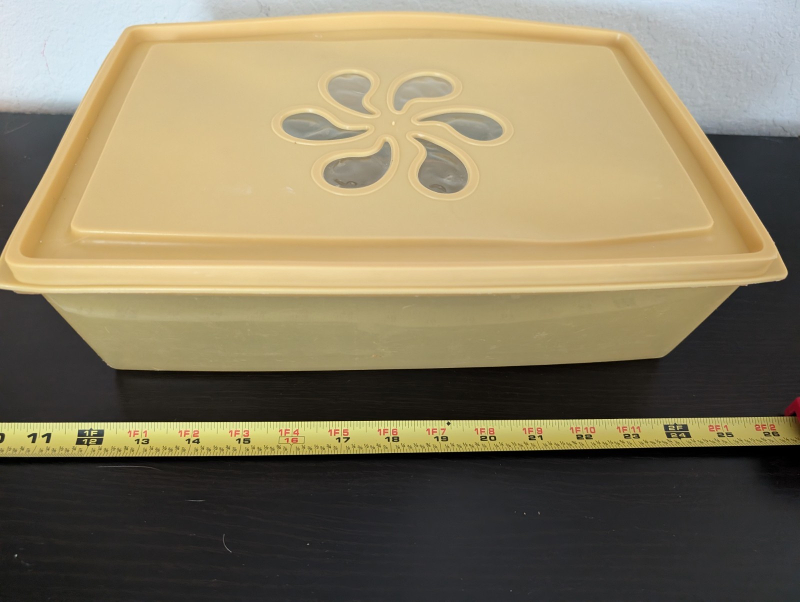 Vintage Rubbermaid Party 6 Quart Container DAISY LID Yellow 1970s