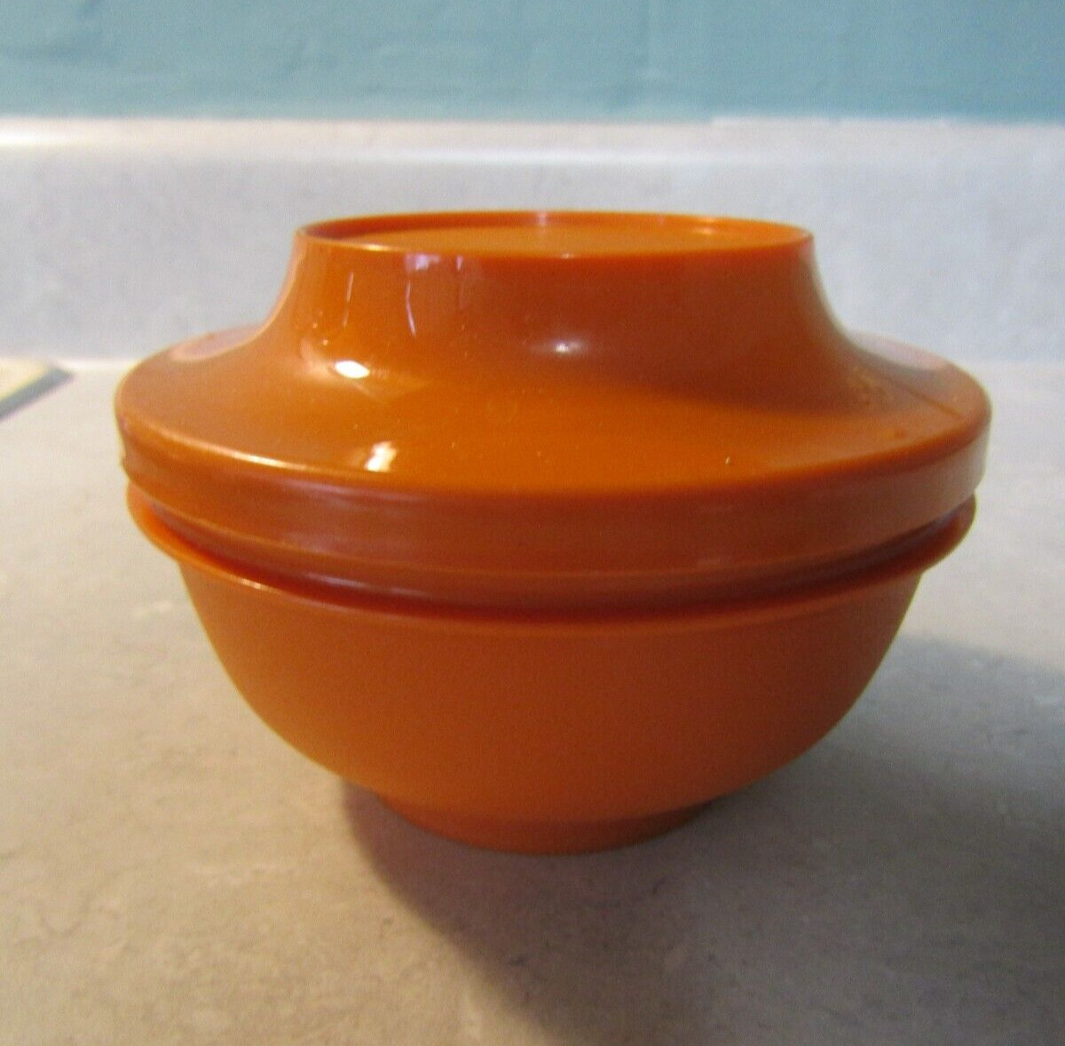 Vintage Tupperware 1436 Orange Service Bowl w/ Lid ~ 2 1/4″ Tall ~4 1/2″ DIA