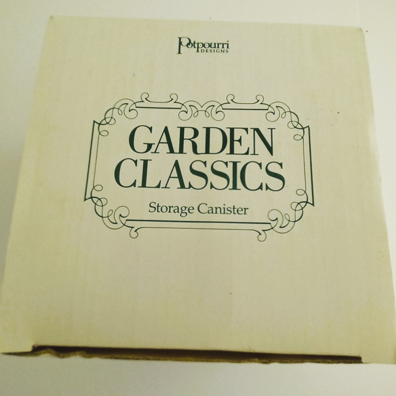Potpourri Press VTG Locking Storage Container Garden Classics Shao Wei Liu
