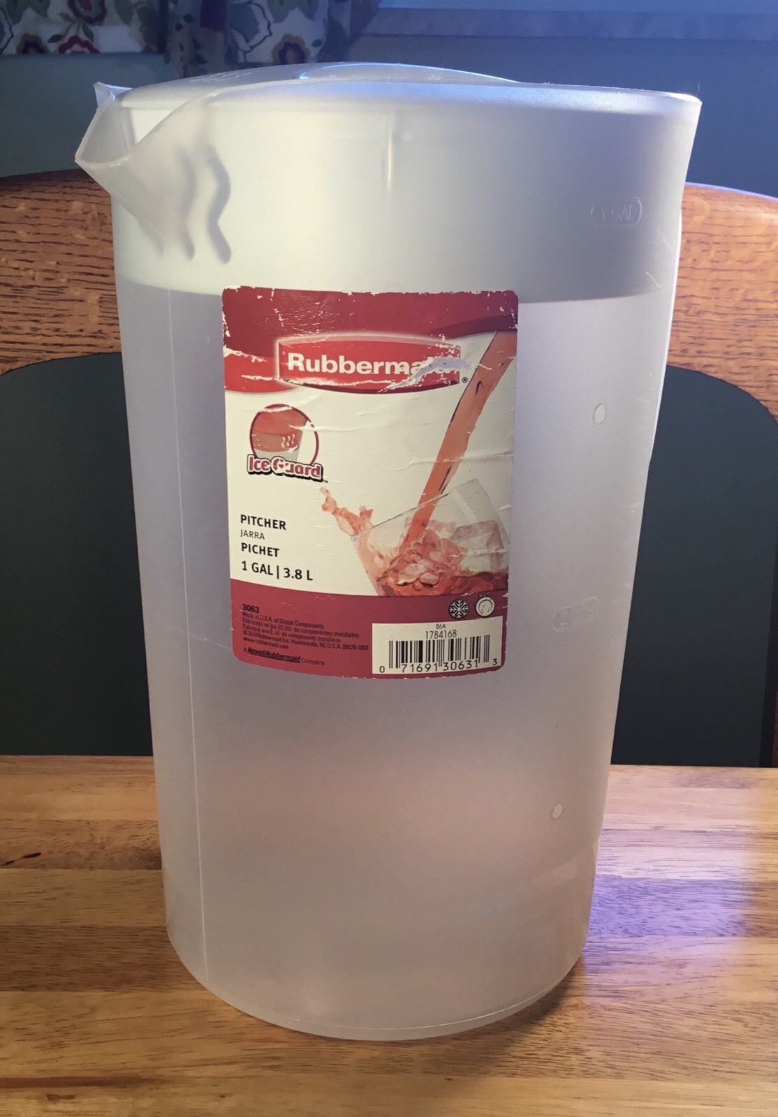 Rubbermaid One Gallon Sheer Pitcher (#1A21) w/White Lid