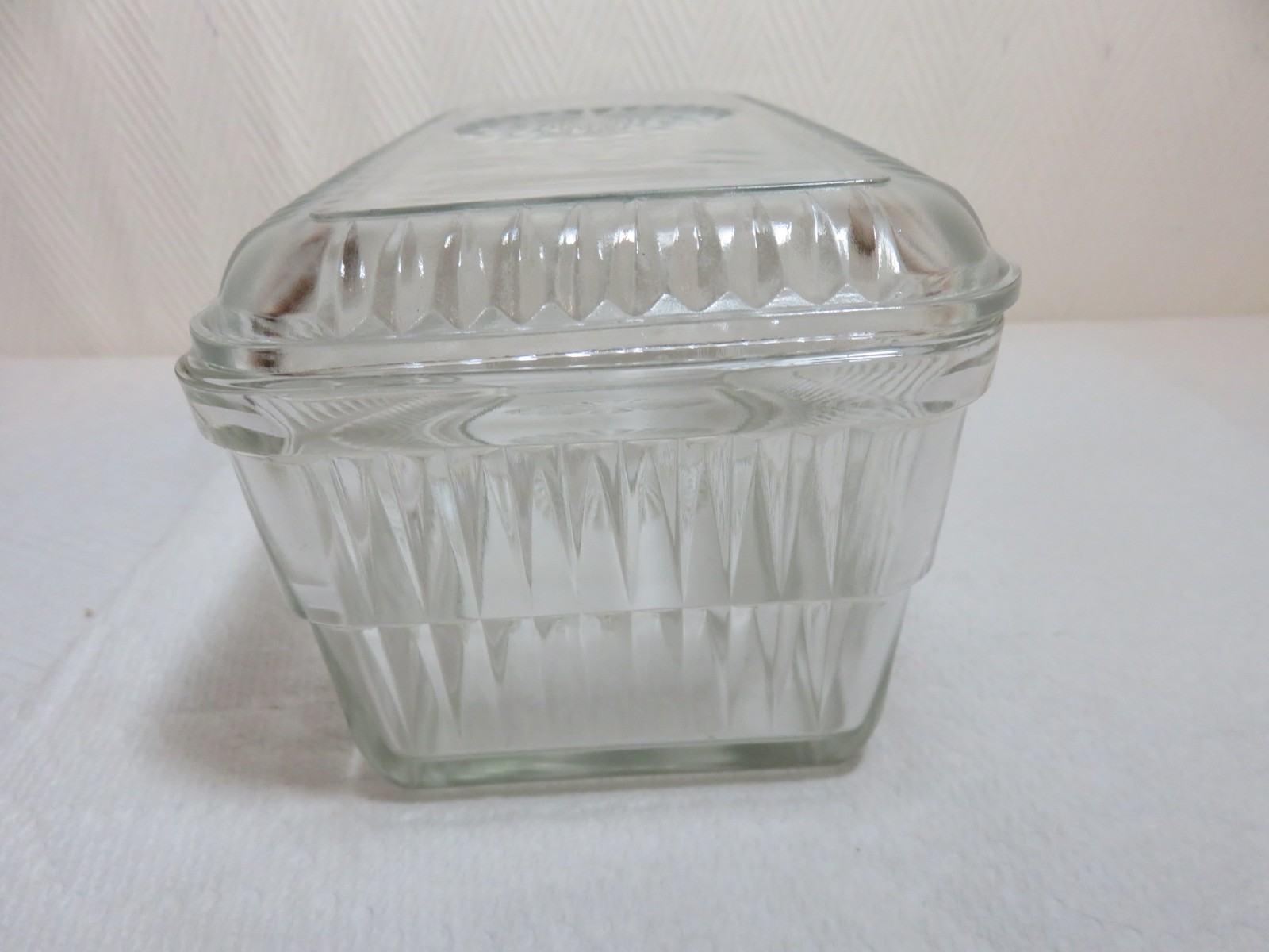 Vintage clear refrigerator jar and lid 8 1/2 inches long